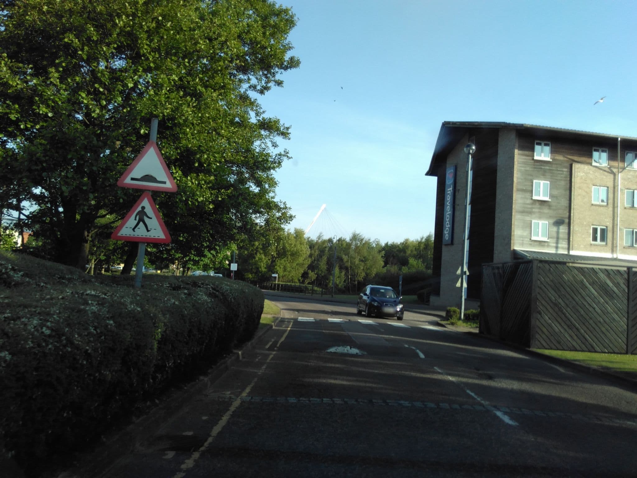 Street view near Travelodge, Kennington — © gregorywilliams (CC BY-SA · Mapillary)