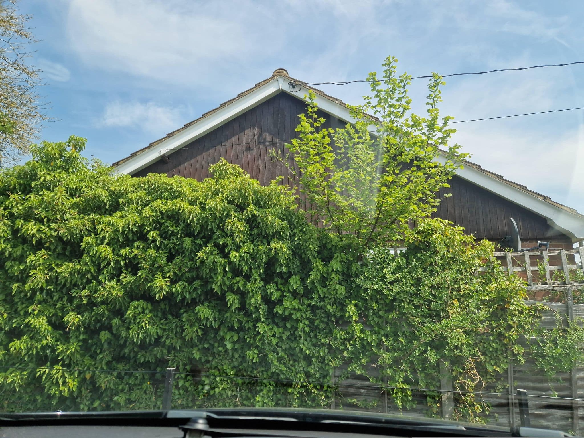 Street view near The White Horse, Great Yeldham — © edloach (CC BY-SA · Mapillary)