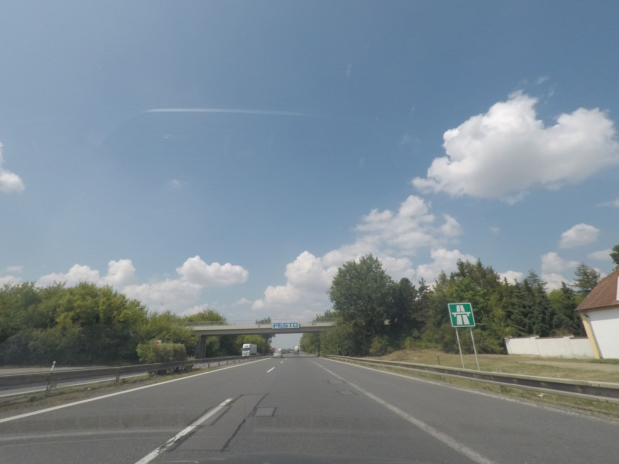 Street view near Motorest Zlatá Křepelka, Skrbeň — © canadarunner (CC BY-SA · Mapillary)