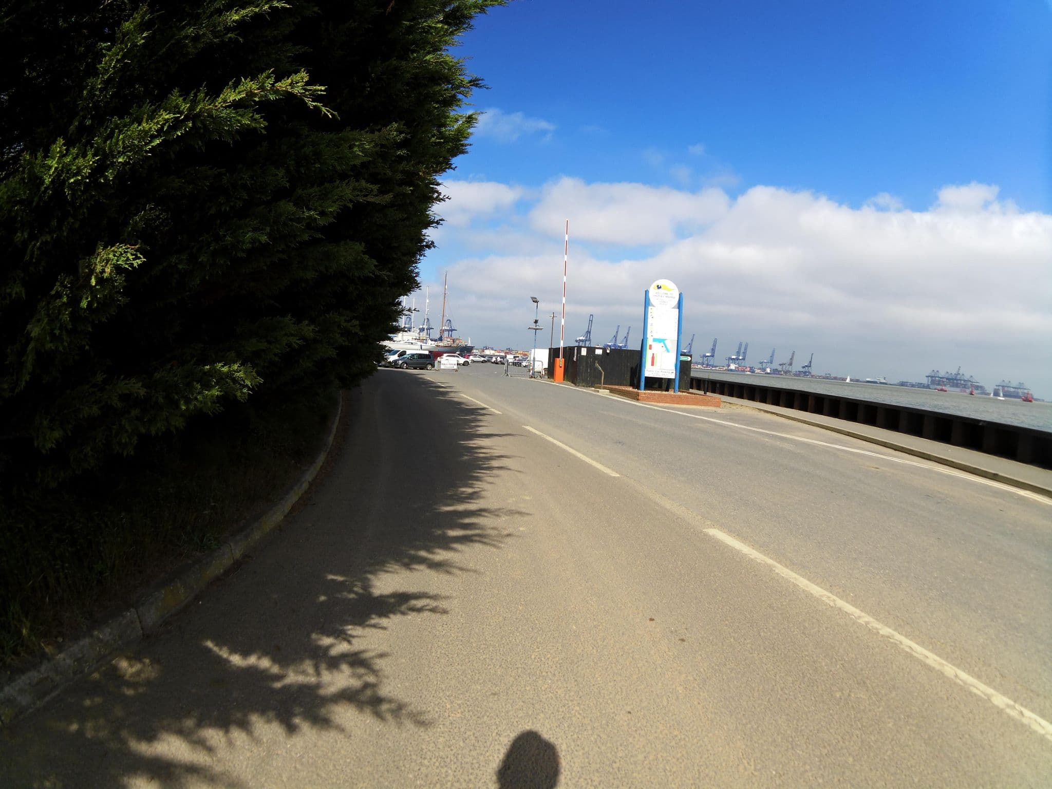 Street view near The Cliffs Hotel, Shotley Gate — © smsm1 (CC BY-SA · Mapillary)