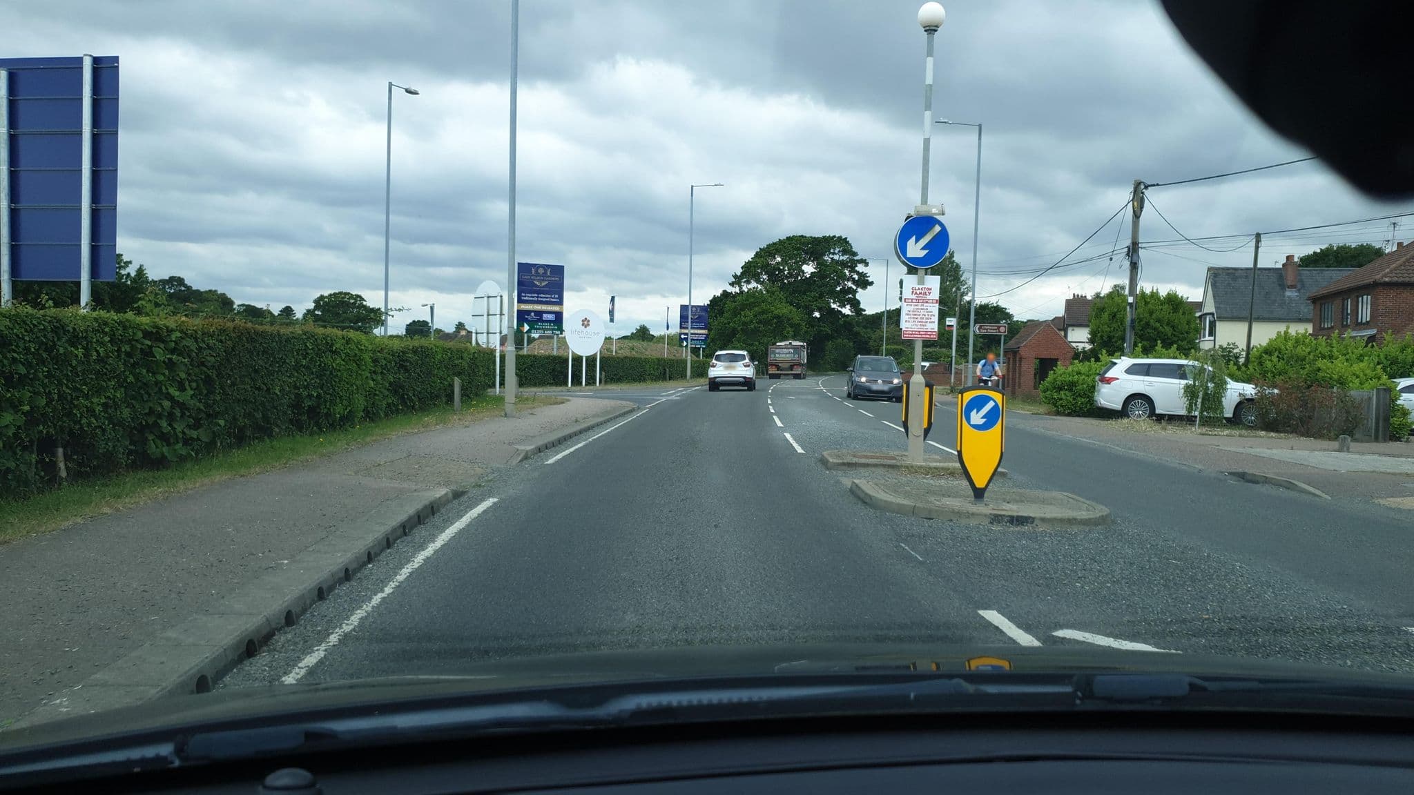 Street view near Walsham Chalet Park, Thorpe le Soken — © edloach (CC BY-SA · Mapillary)