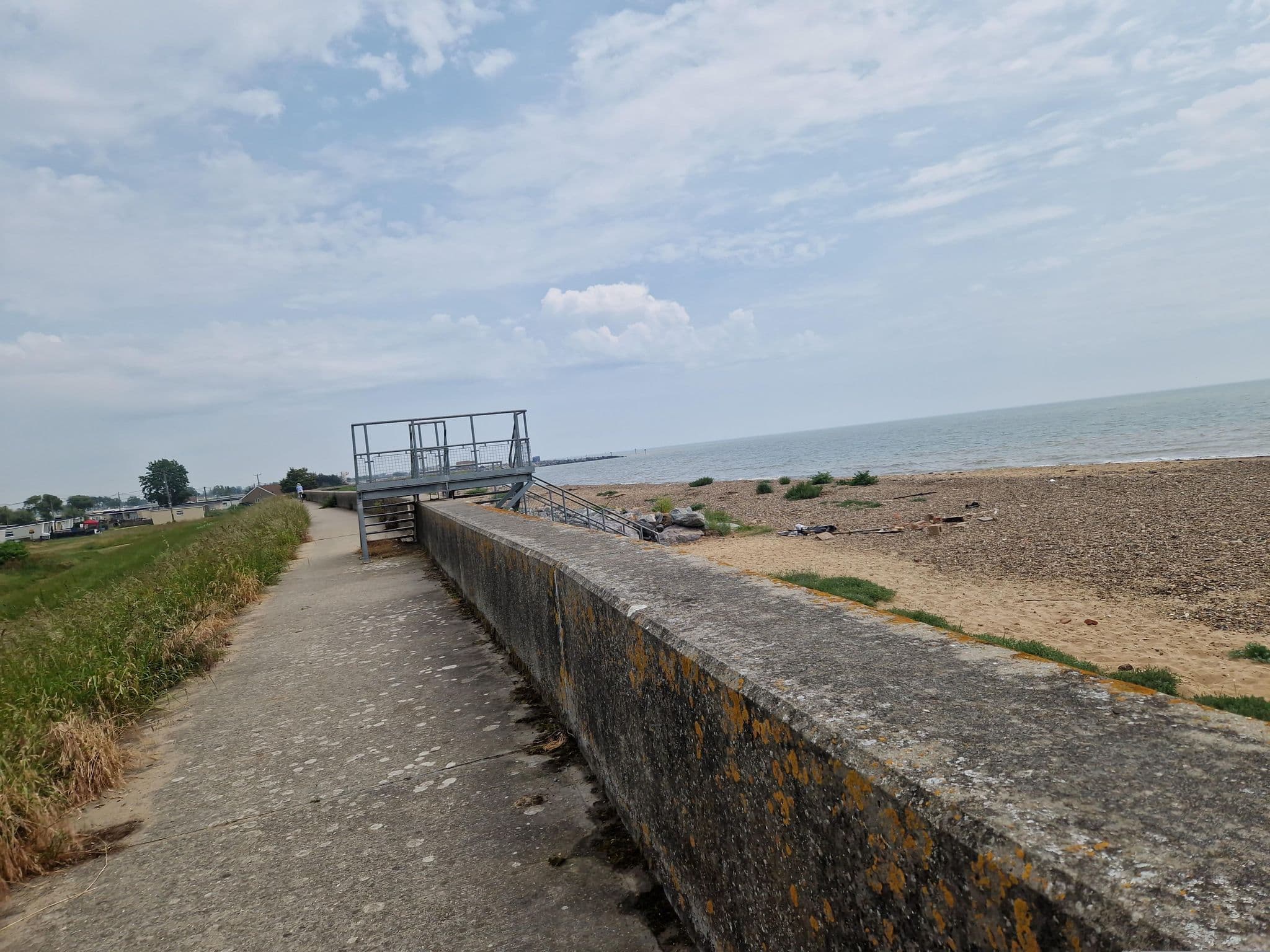 Street view near Dawn Break Holidays, Saint Osyth — © edloach (CC BY-SA · Mapillary)