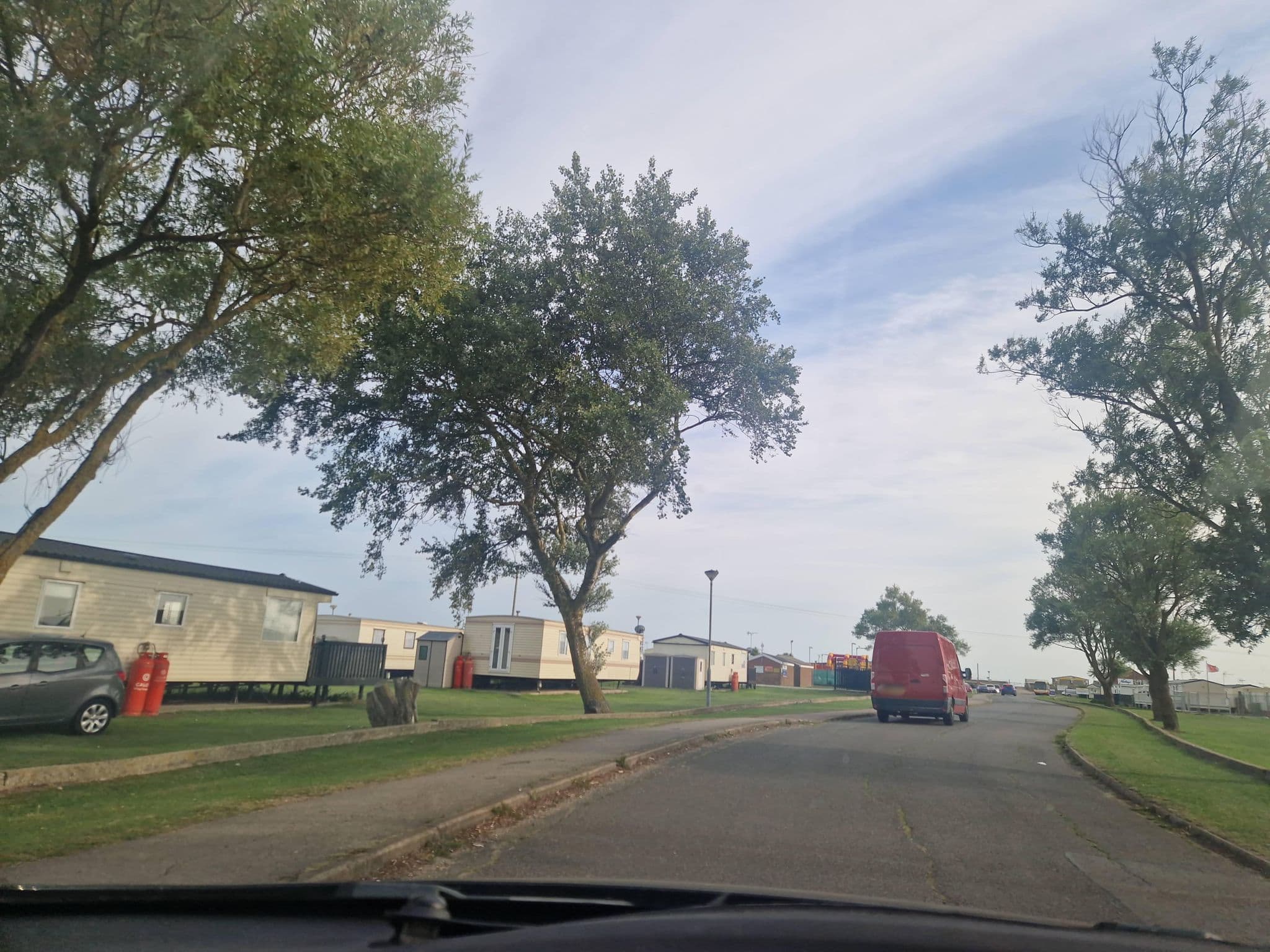 Street view near Hutleys Caravan Park, Saint Osyth — © edloach (CC BY-SA · Mapillary)