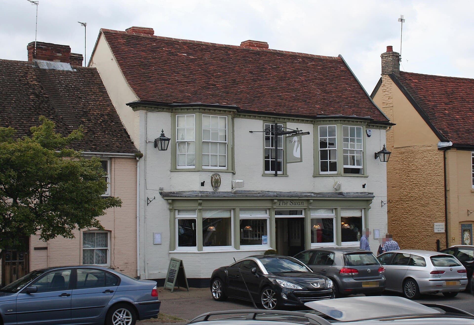 The Swan (via Wikimedia Commons, CC BY-SA 4.0)