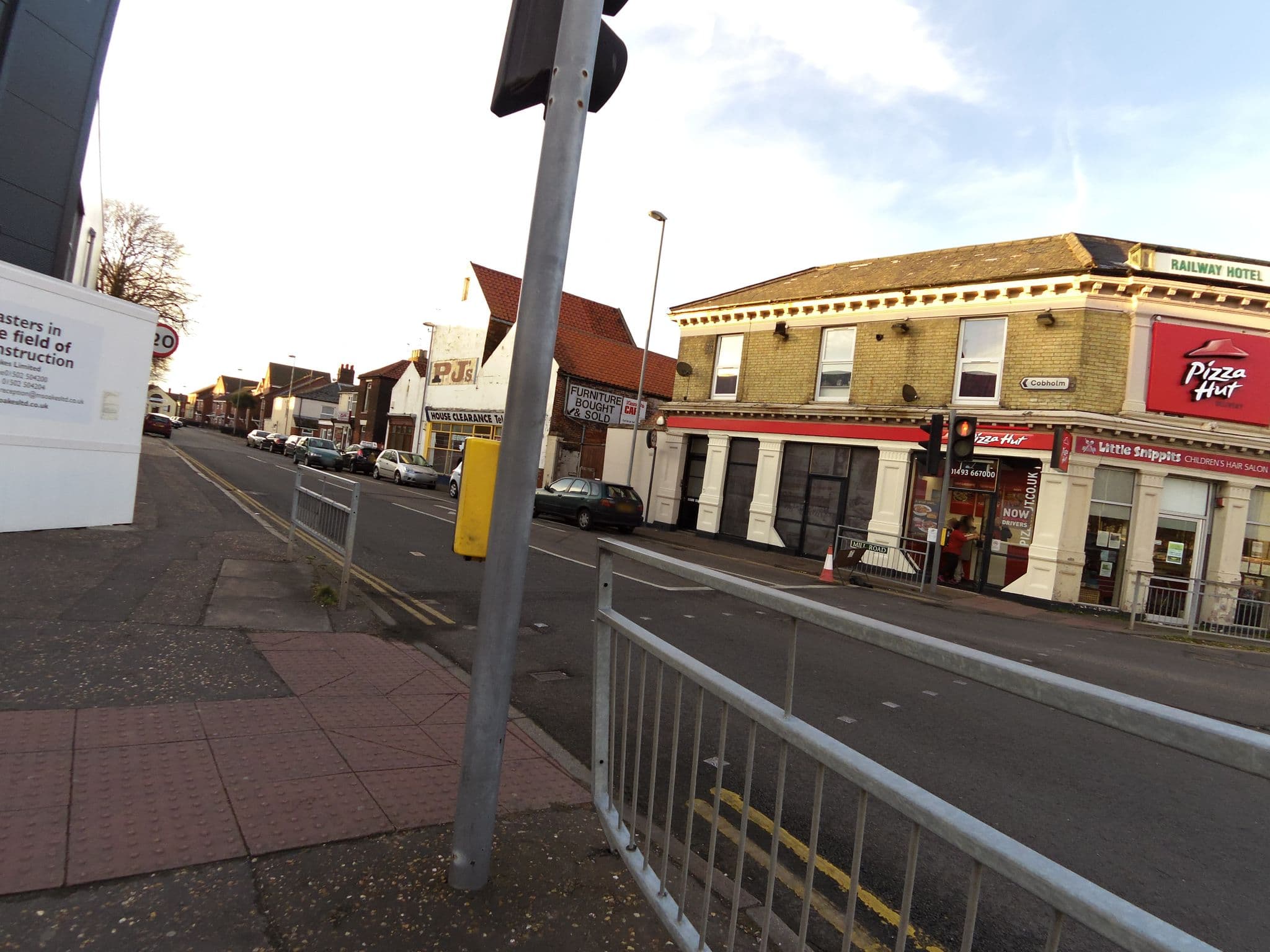 Street view near Two Bears Hotel, Great Yarmouth — © smsm1 (CC BY-SA · Mapillary)
