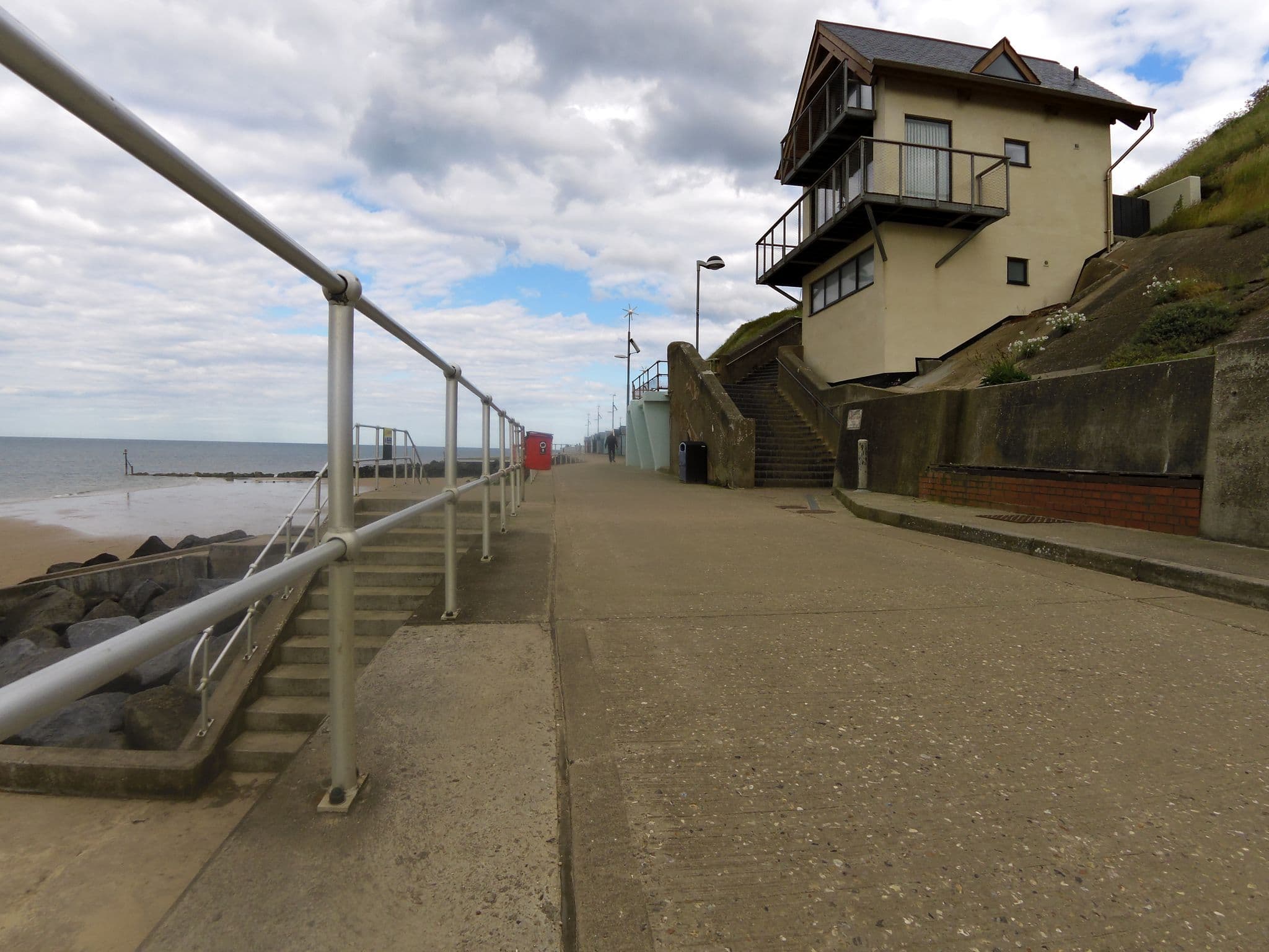 Street view near The Wee Retreat, Sheringham — © smsm1 (CC BY-SA · Mapillary)