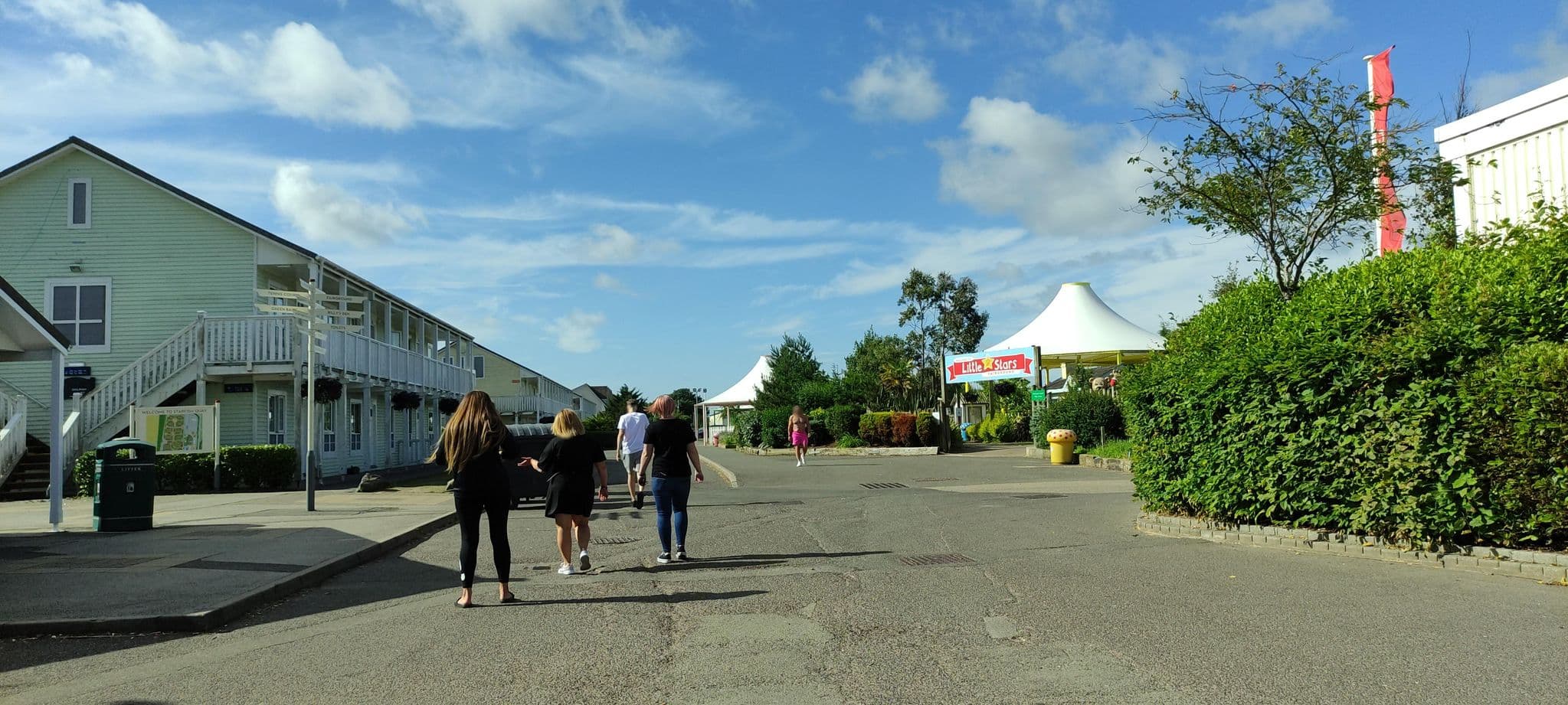 Street view near Brownsatbutlins, Ingoldmells — © jethro10 (CC BY-SA · Mapillary)