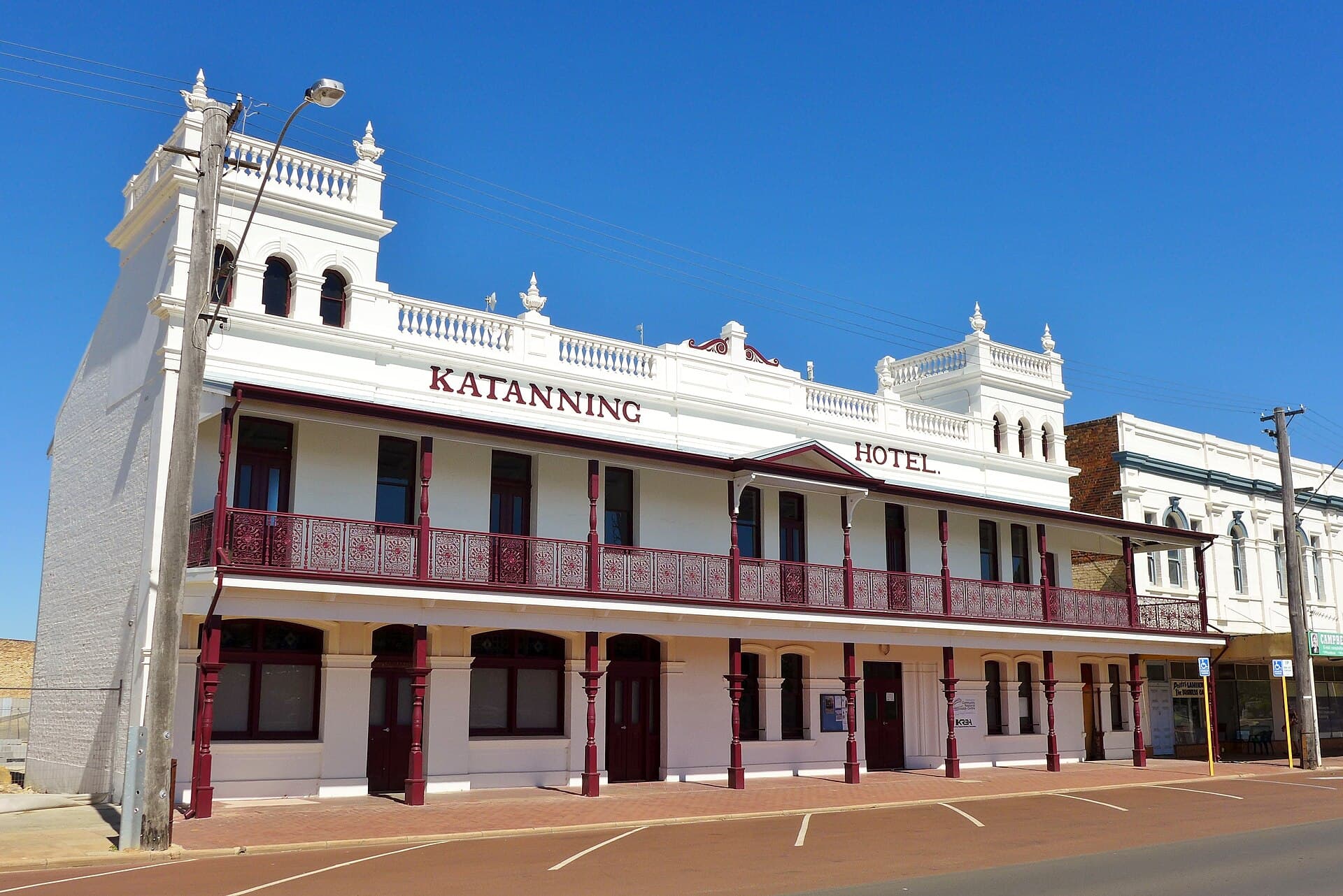 Katanning Hotel (via Wikimedia Commons, CC BY-SA 4.0)