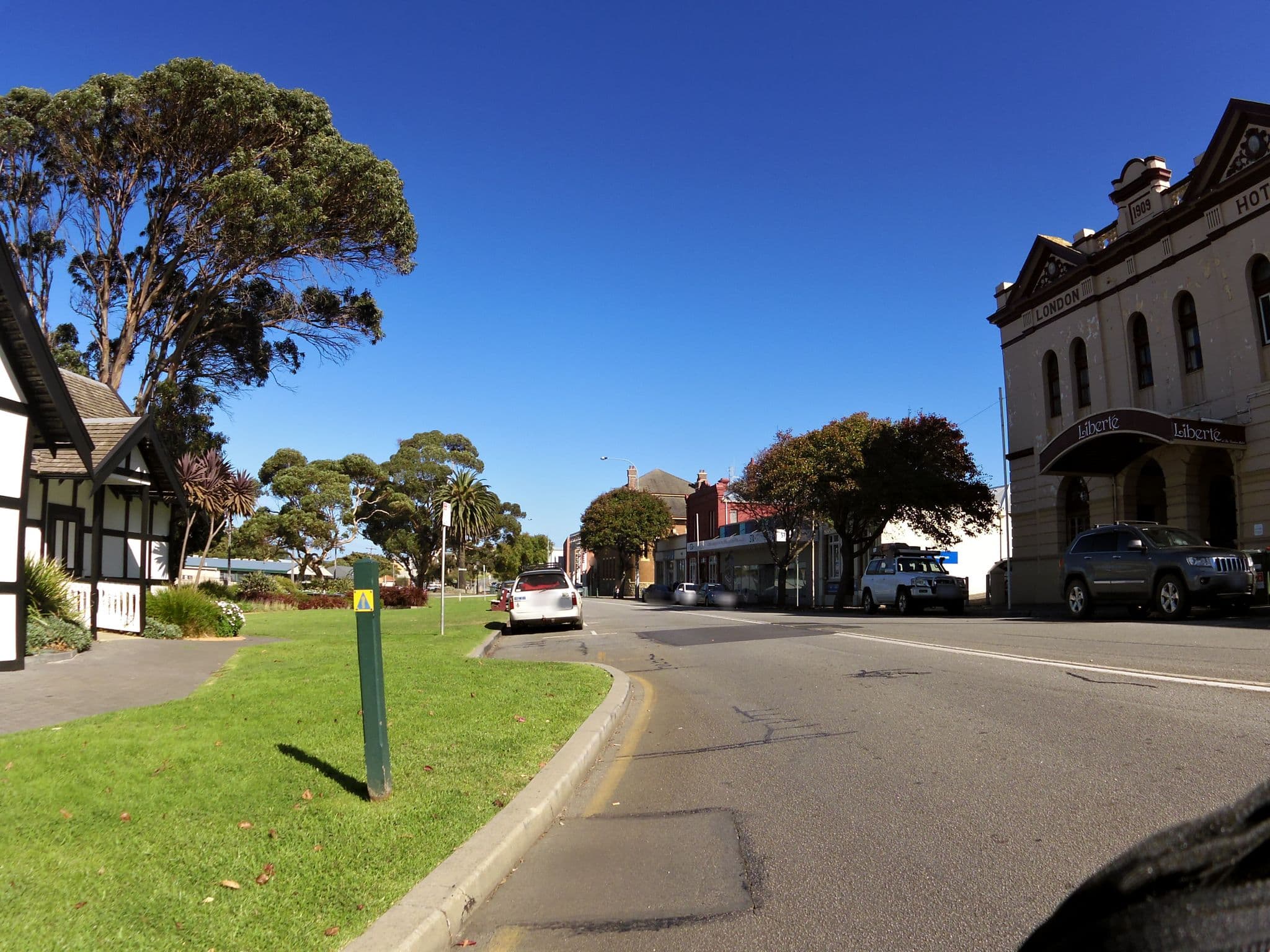 Street view near Liberté at The London Hotel, Albany — © skillsy (CC BY-SA · Mapillary)