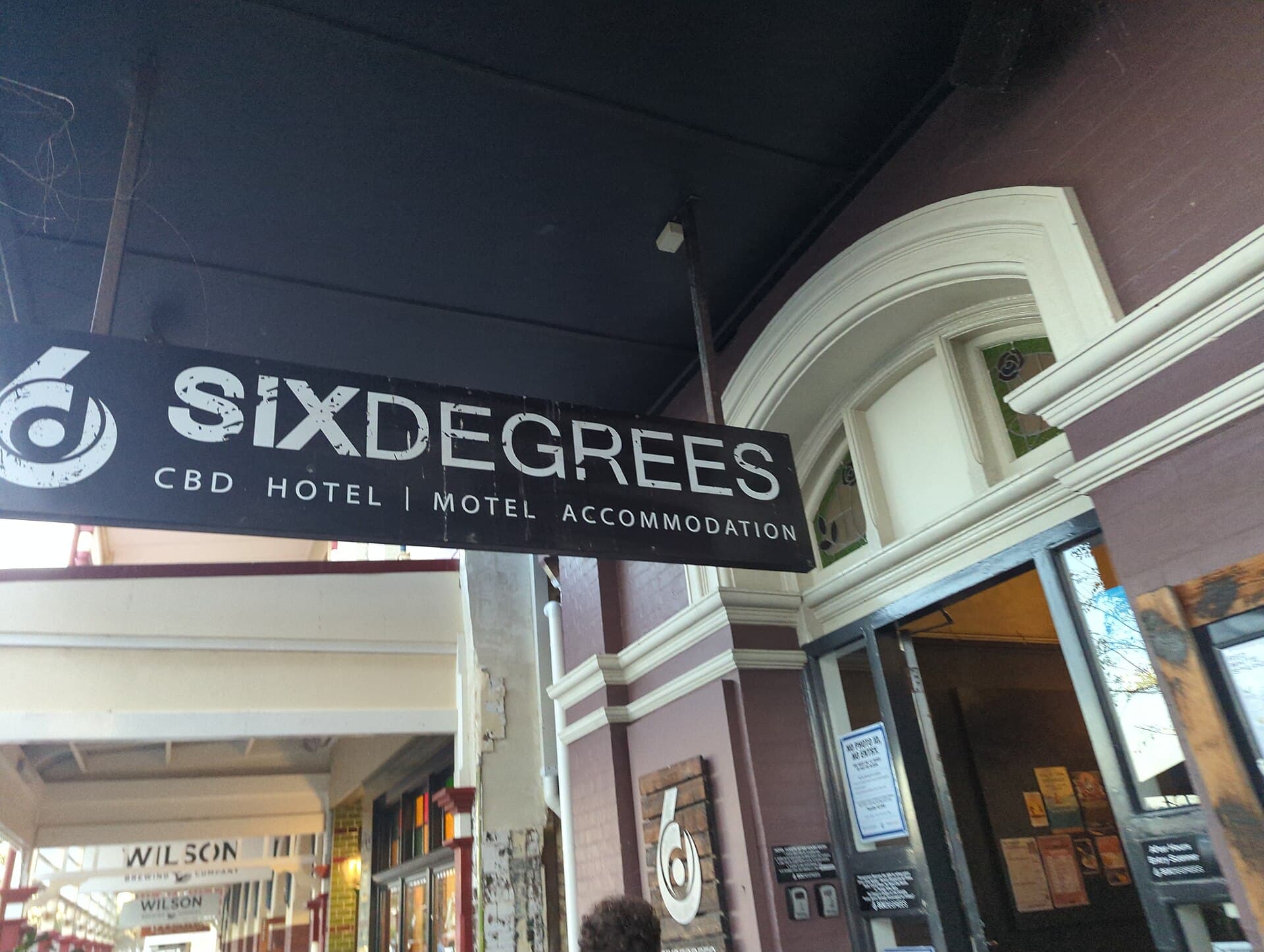 Six Degrees (via Wikimedia Commons, CC0)