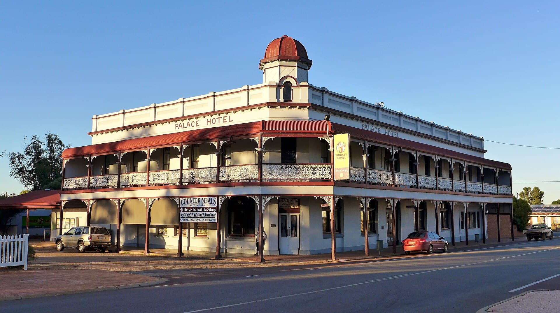 Palace Hotel Wagin (via Wikimedia Commons, CC BY-SA 4.0)