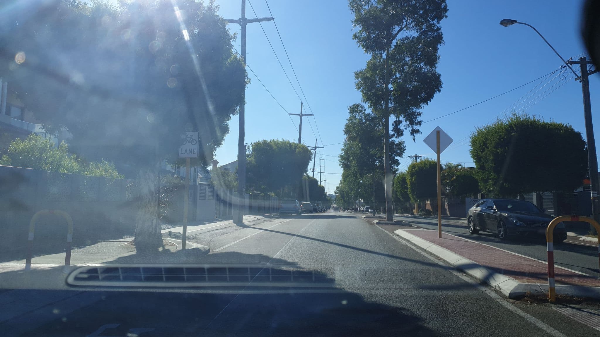 Street view near Batavia Apartments, Highgate — © pdaemon (CC BY-SA · Mapillary)