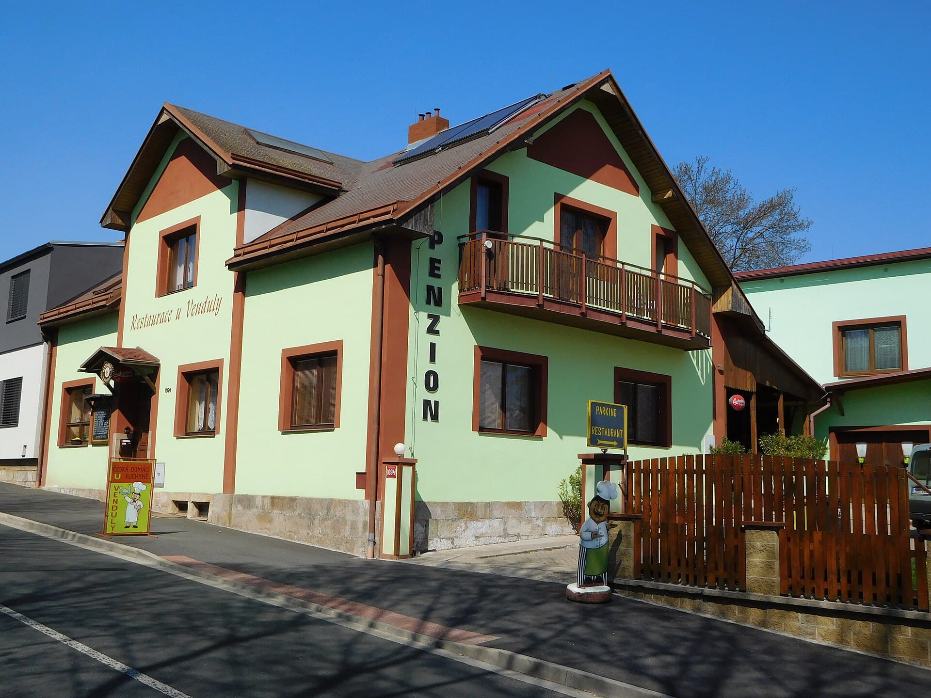 Pension u Venduly (via Wikimedia Commons, CC BY-SA 3.0)