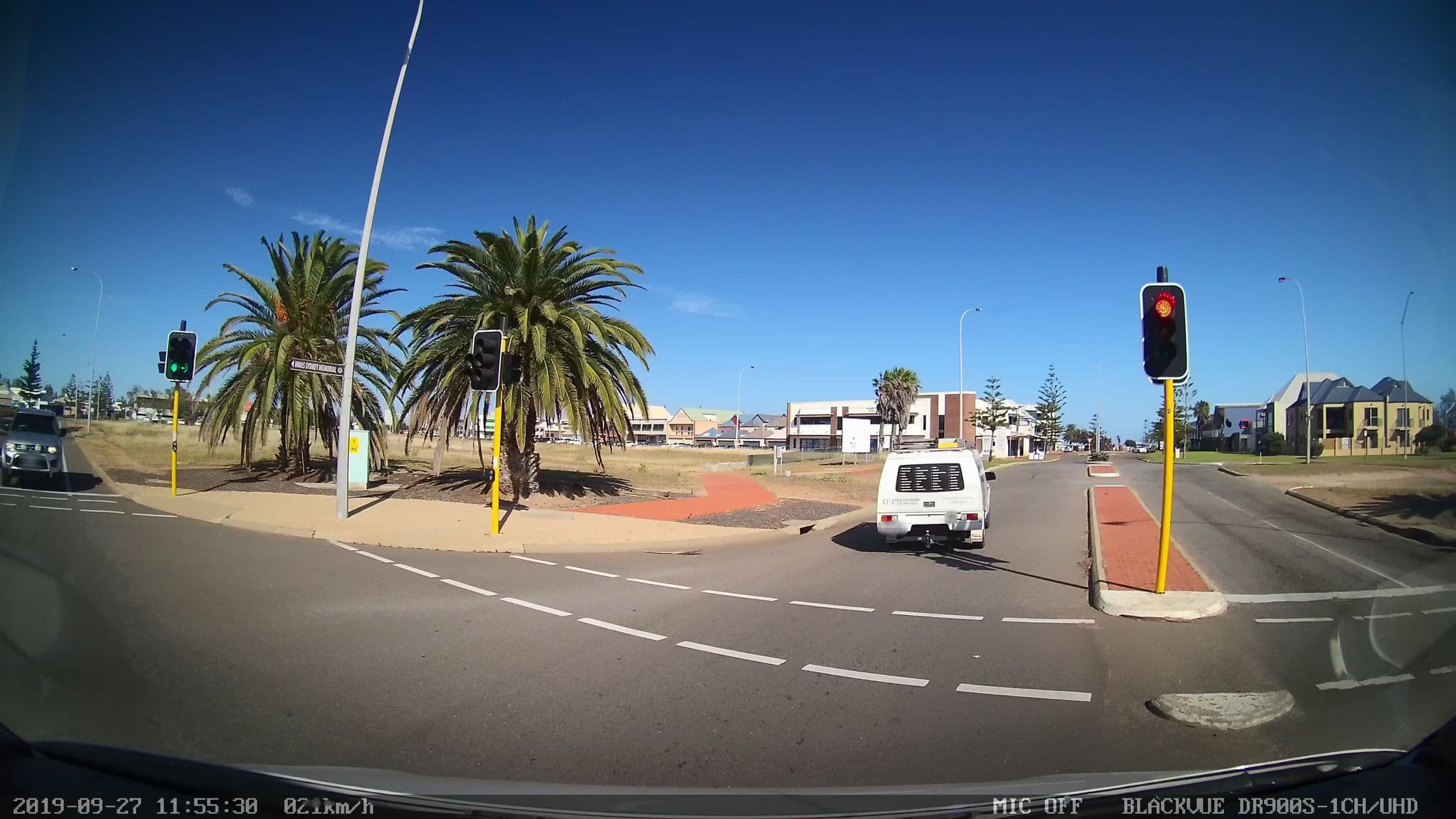 Street view near Geraldton Backpackers, Geraldton city centre — © bob3bob3 (CC BY-SA · Mapillary)