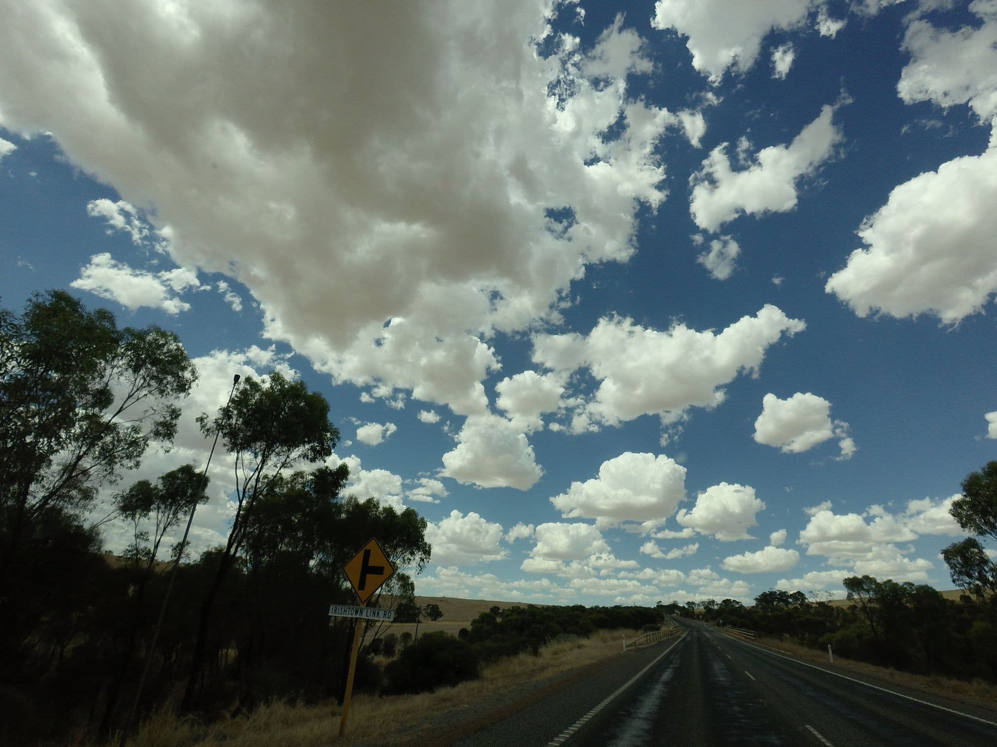 Street view near Northam Motel Claustraphobic Showers, Northam — © kimbalc (CC BY-SA · Mapillary)