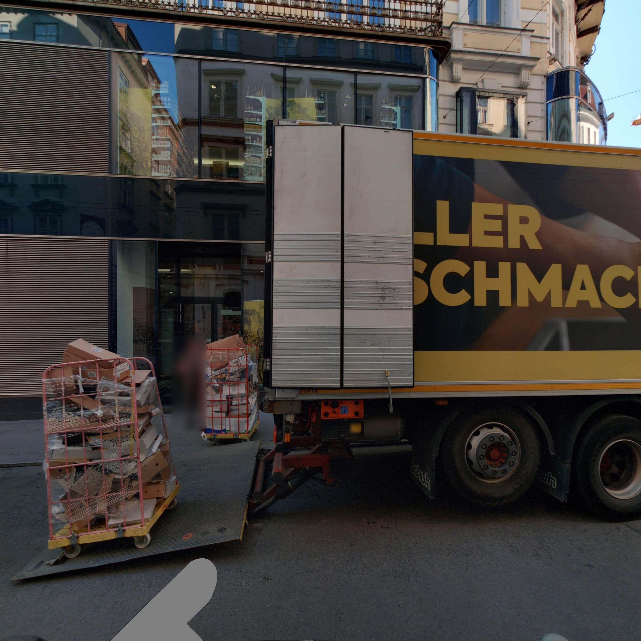 Street view near Pension Neuer Markt, Vienna — © eliasgander (CC BY-SA · Mapillary)