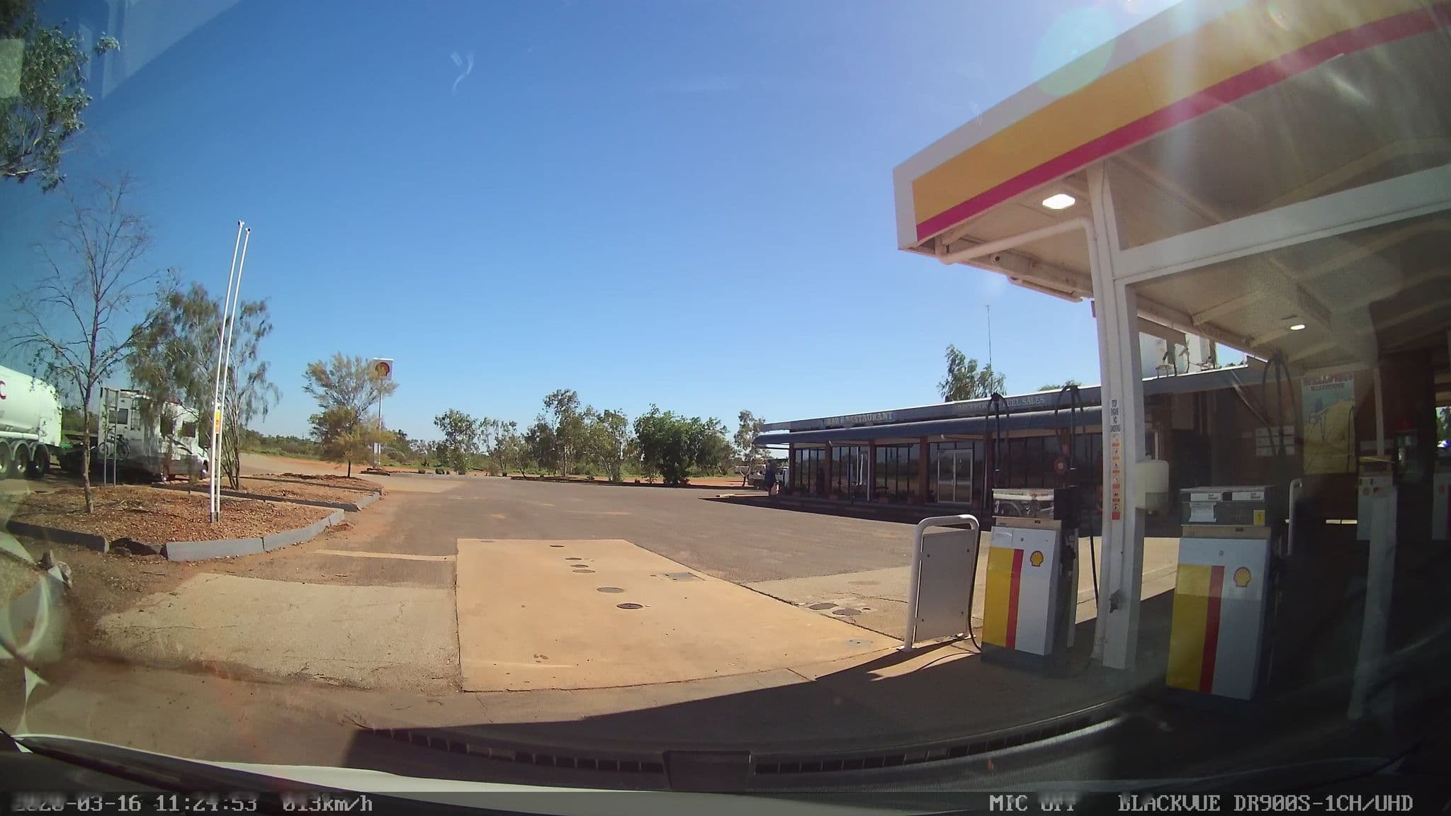 Street view near Threeways Roadhouse, Tennant Creek — © bob3bob3 (CC BY-SA · Mapillary)