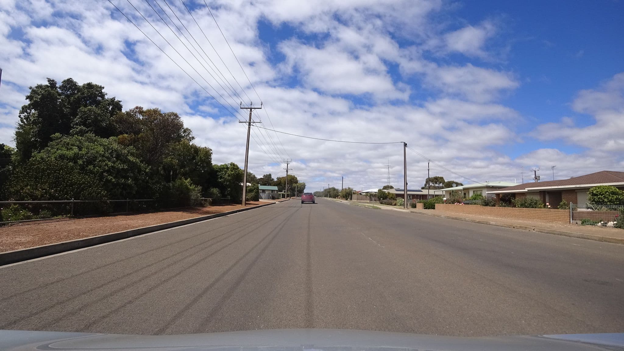 Street view near Amps Cottage, Kingscote — © aharvey (CC BY-SA · Mapillary)