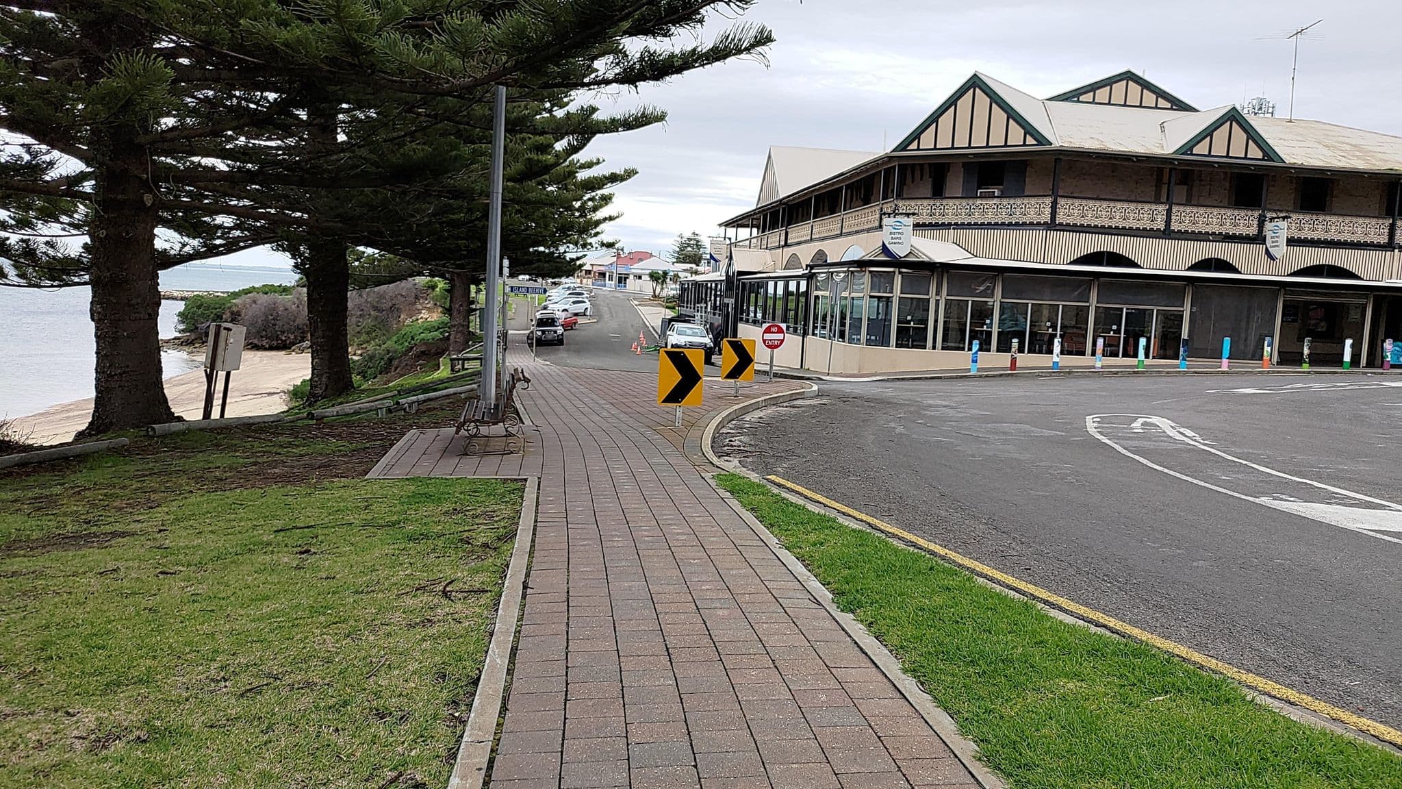 Street view near Aurora Ozone Hotel, Kingscote — © aceini (CC BY-SA · Mapillary)