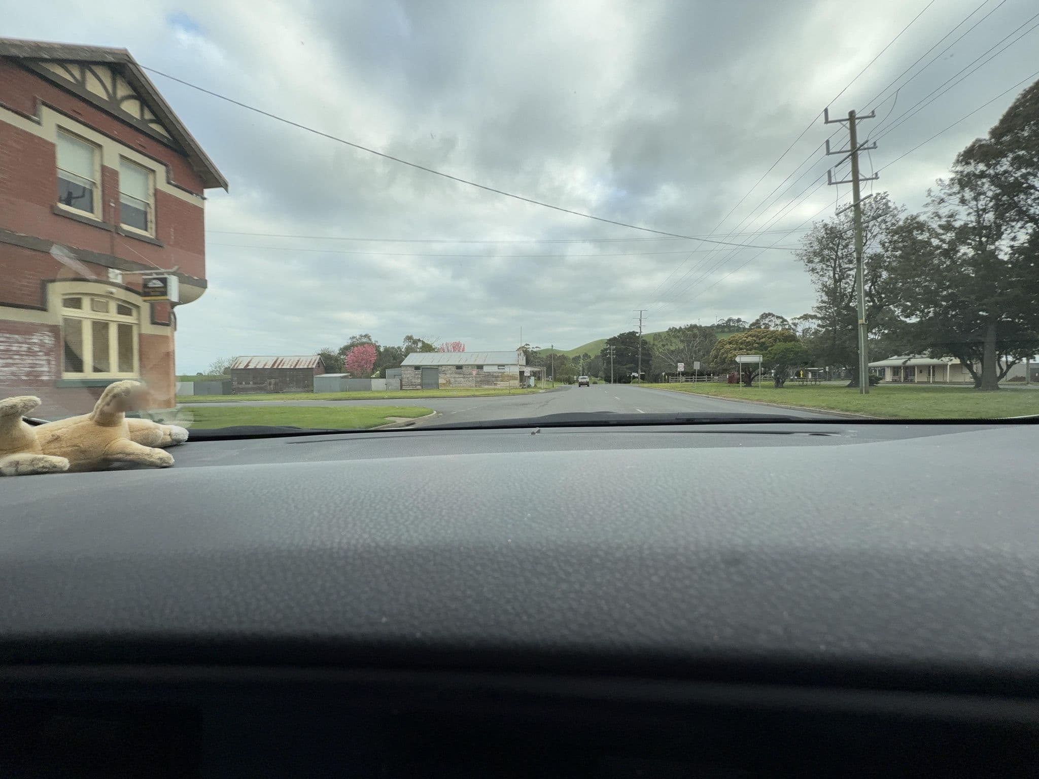 Street view near Mount Noorat Hotel, Terang — © uhkhzrte (CC BY-SA · Mapillary)