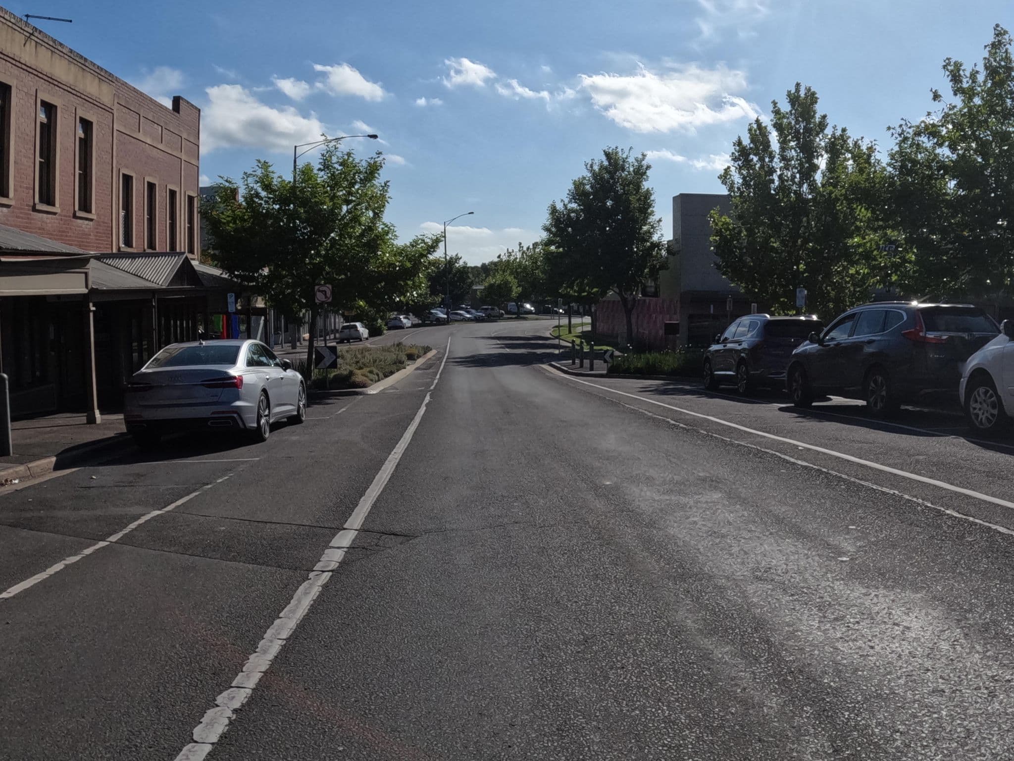 Street view near St Andrews Hotel, Ballarat East — © skillsy (CC BY-SA · Mapillary)