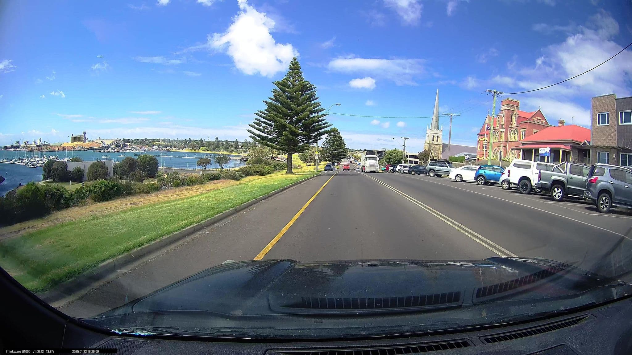 Street view near Spinnakers Apartment on Portland Harbor, Portland — © maxim752 (CC BY-SA · Mapillary)