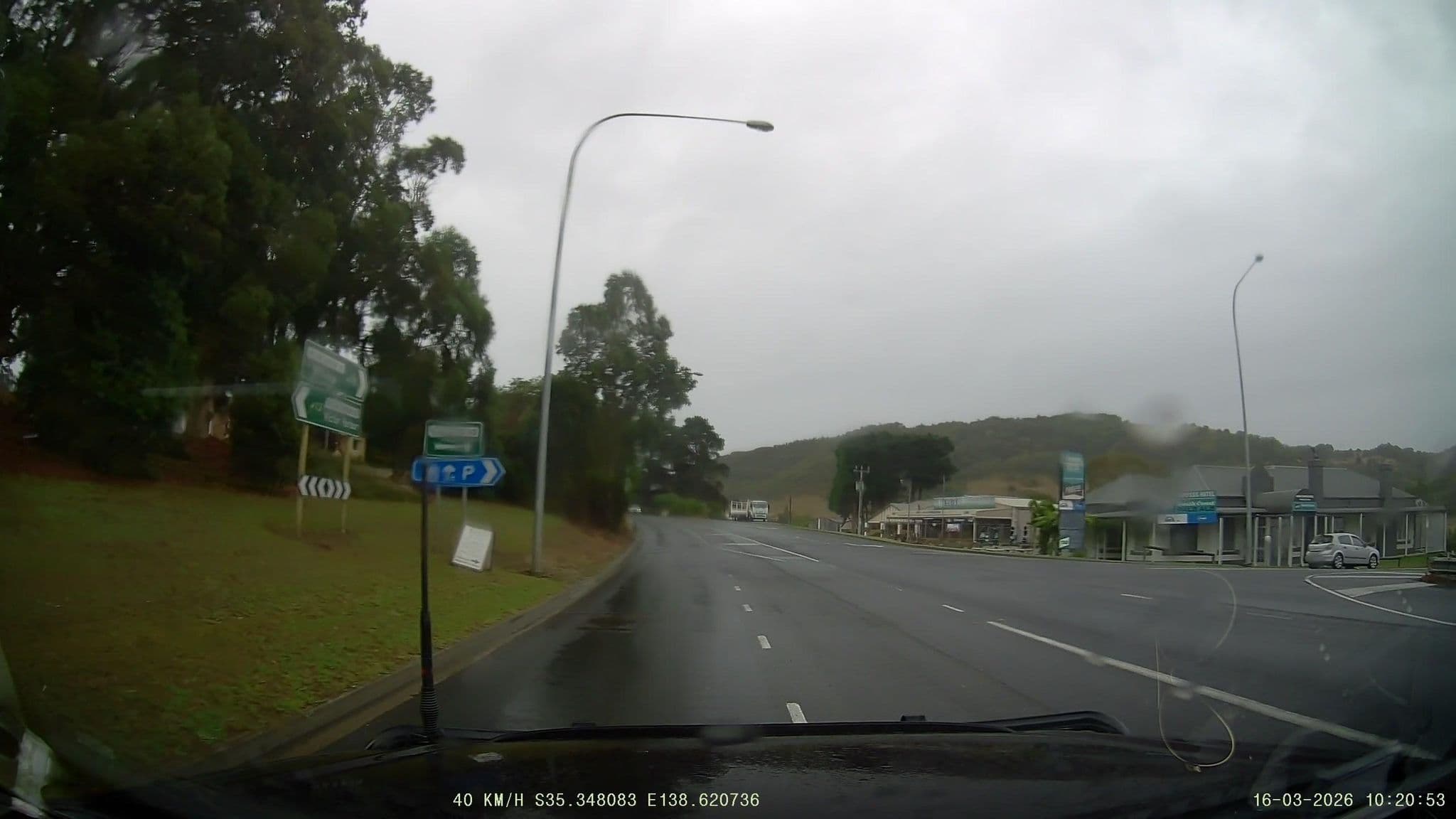 Street view near Compass Country Cabins, Mount Compass — © fizzie (CC BY-SA · Mapillary)