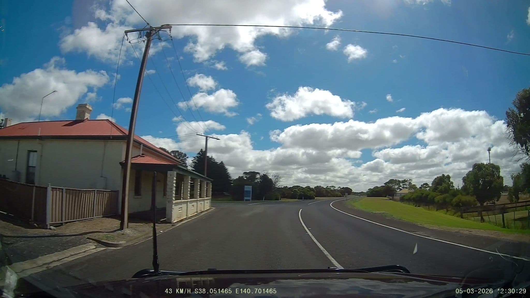 Street view near Armagh Holiday Apartnments, Moorak — © fizzie (CC BY-SA · Mapillary)