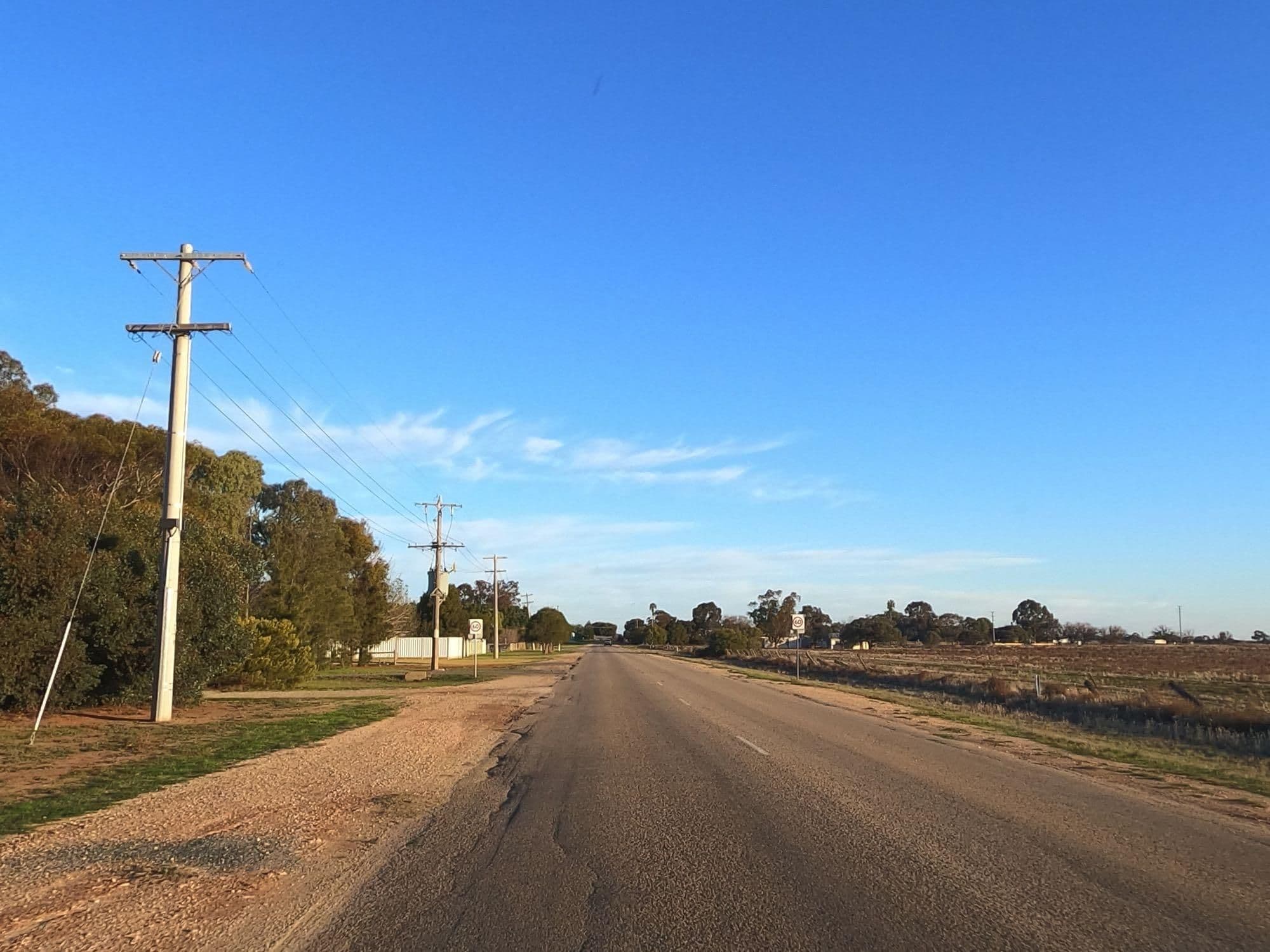 Street view near Bed of Roses B&B, Swan Hill — © r33za (CC BY-SA · Mapillary)
