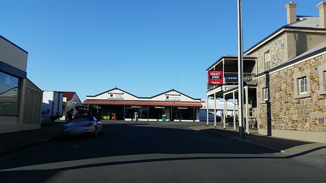 Street view near Commercial Hotel, Strathalbyn — © didz (CC BY-SA · Mapillary)
