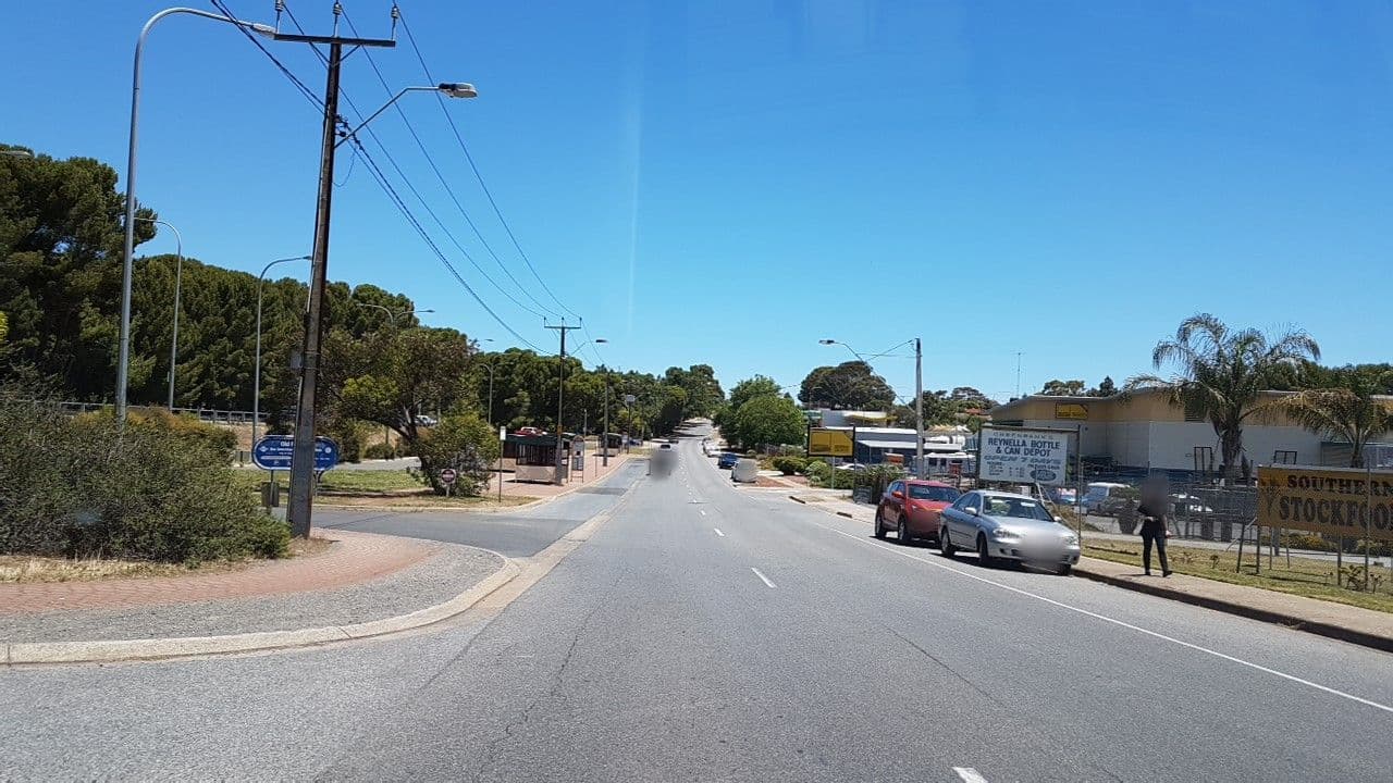 Street view near Crown Inn, Reynella — © didz (CC BY-SA · Mapillary)