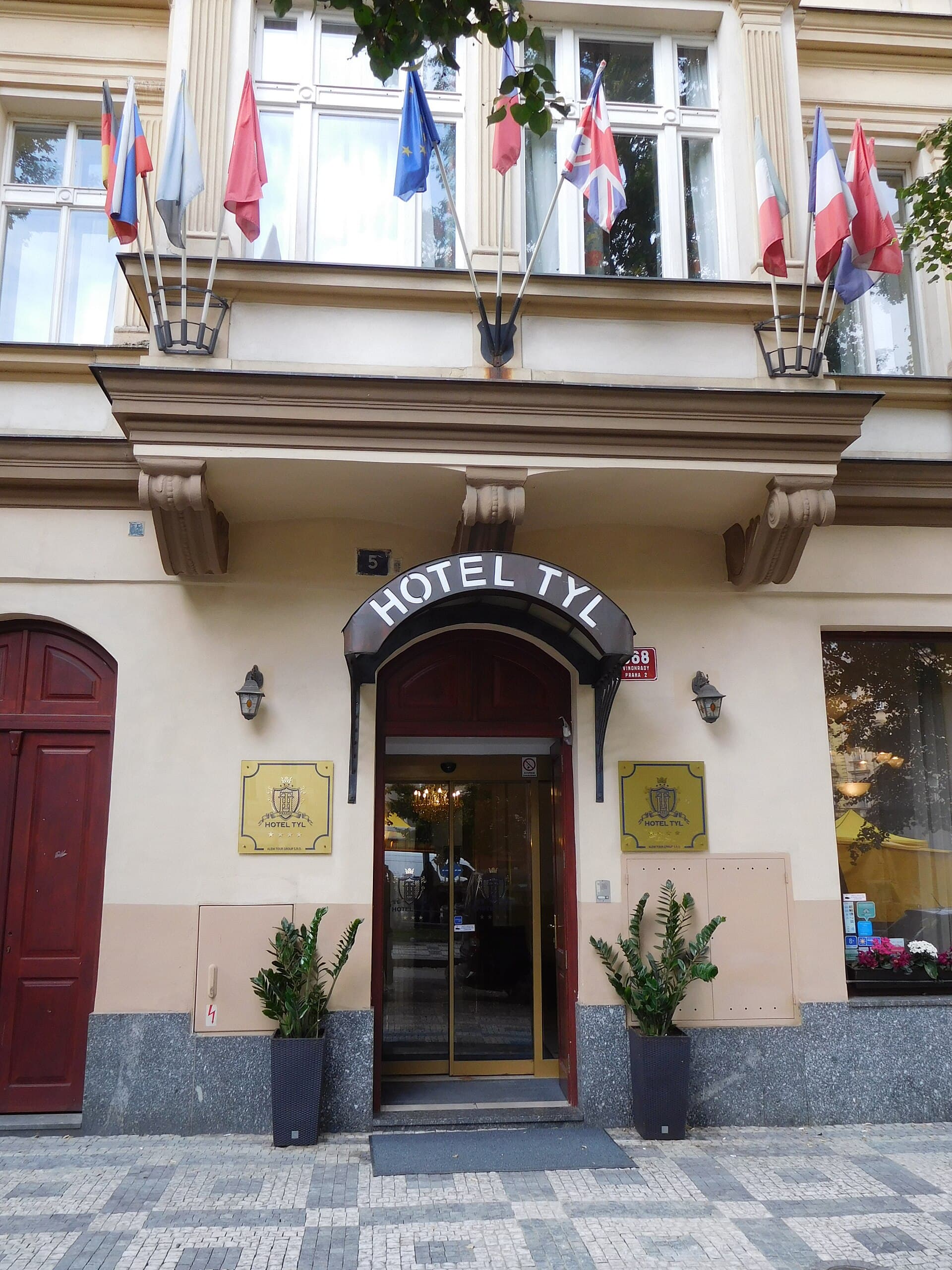 Hotel Tyl (via Wikimedia Commons, CC BY-SA 3.0)