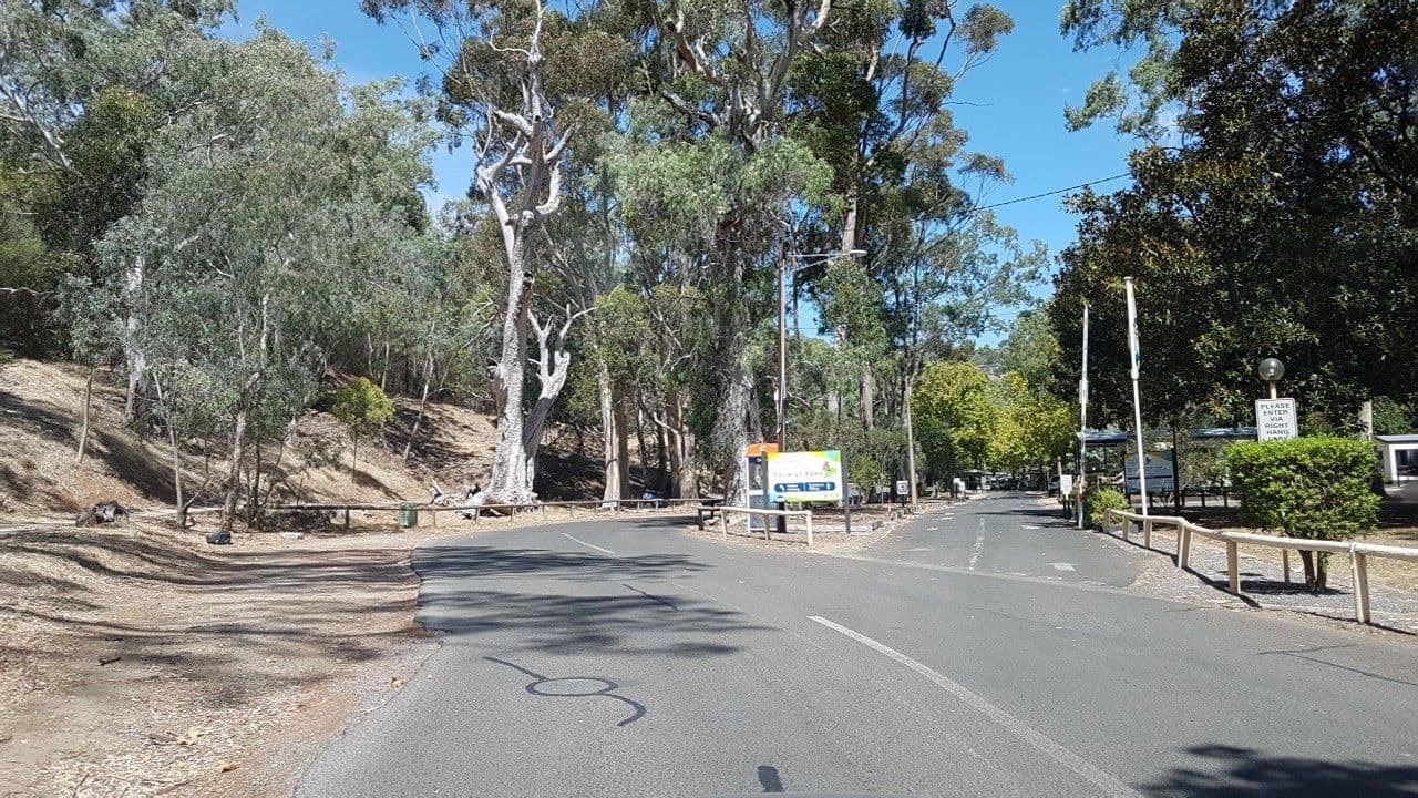 Street view near Brownhill Creek Caravan Park, Belair — © didz (CC BY-SA · Mapillary)