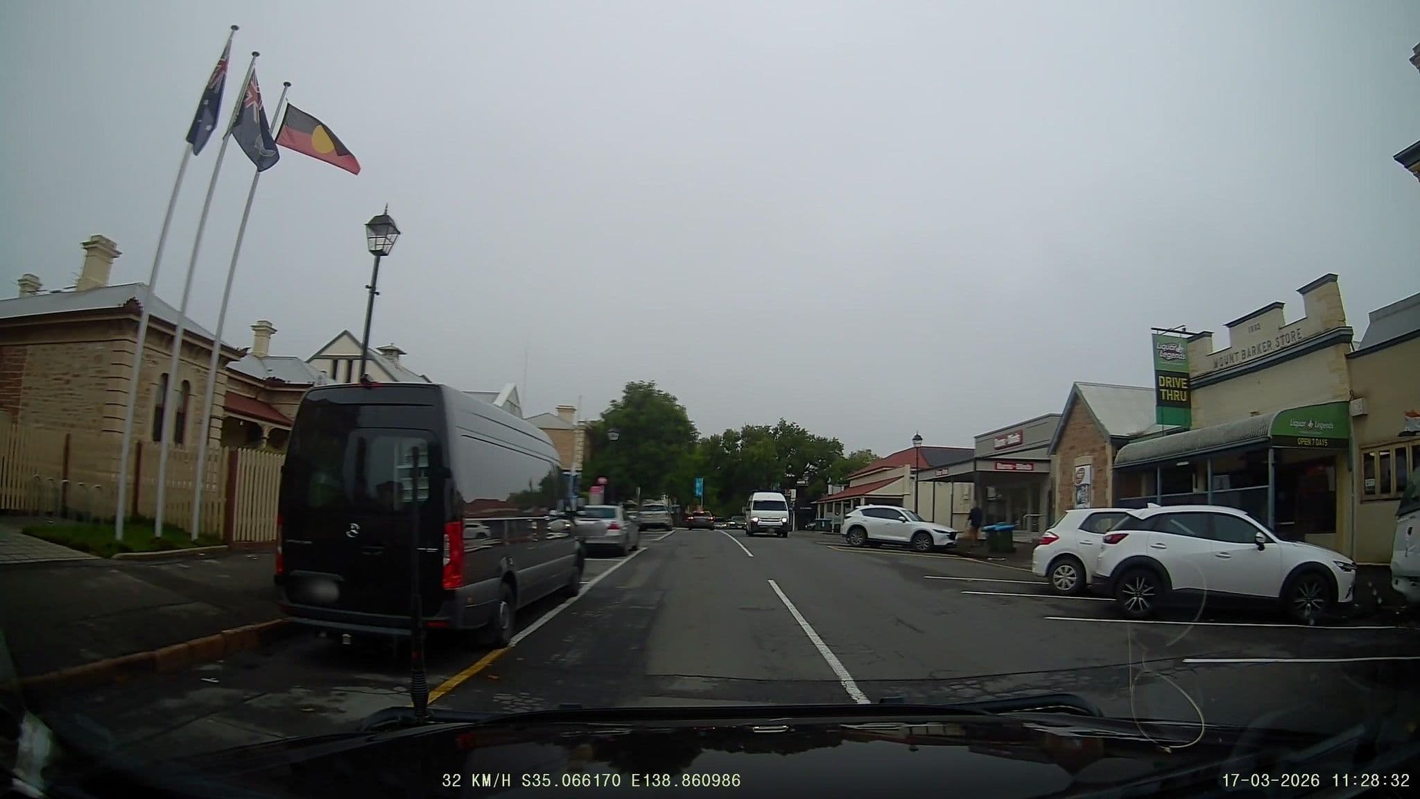 Street view near Gray's Inn, Mount Barker — © fizzie (CC BY-SA · Mapillary)