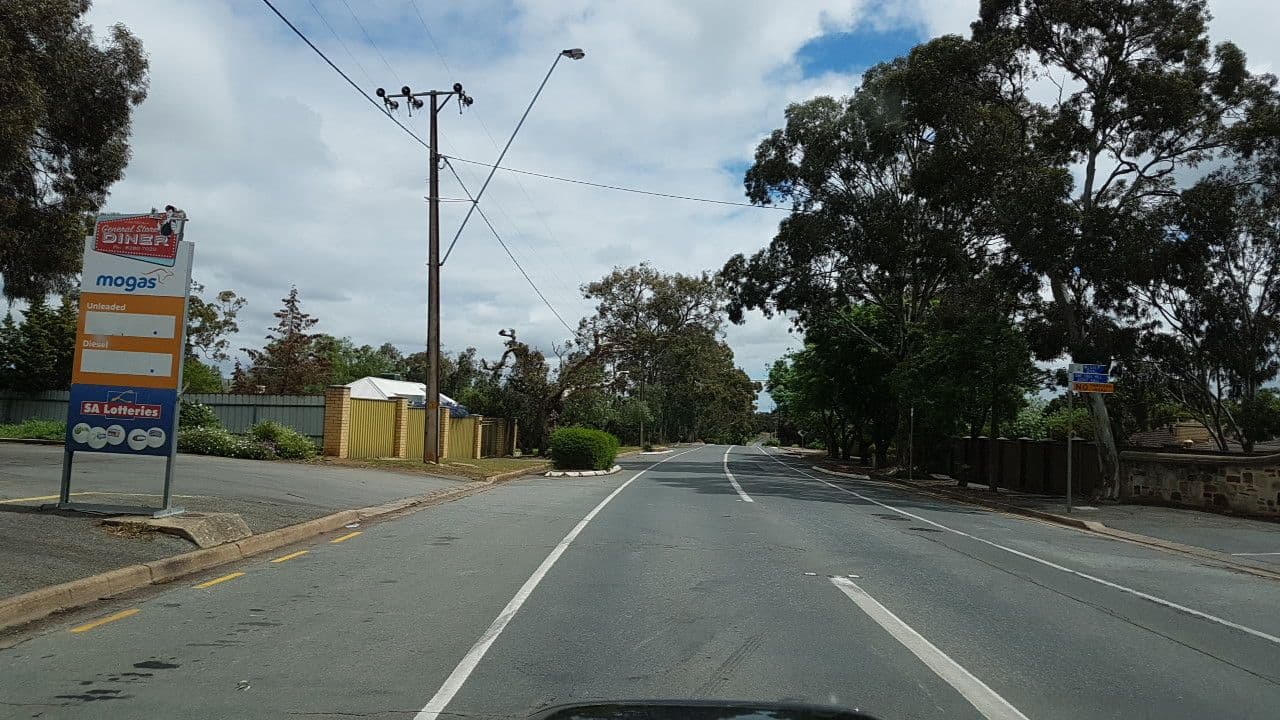 Street view near Al-Ru Farm, One Tree Hill — © didz (CC BY-SA · Mapillary)