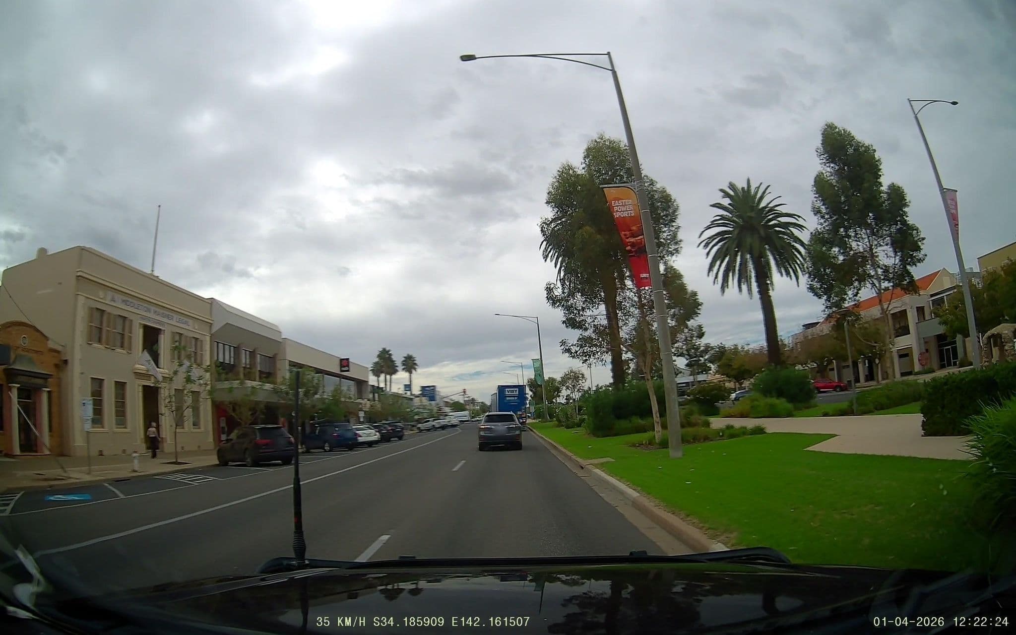 Street view near Indulge Apartments - the Urban Collection, Mildura — © fizzie (CC BY-SA · Mapillary)