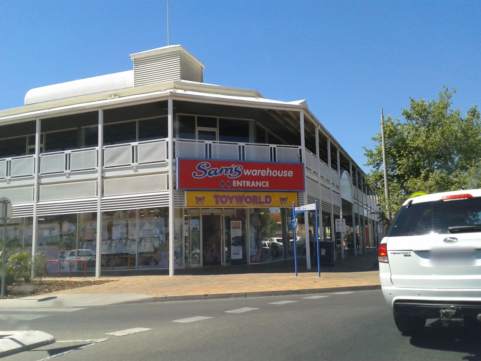 Street view near Indulge Apartments CBD, Mildura — © rudolfmayer (CC BY-SA · Mapillary)
