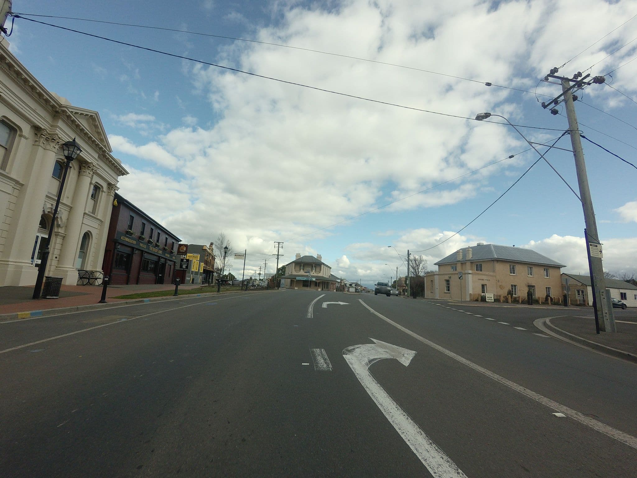Street view near Queens Arms Hotel, Longford — © tastrax (CC BY-SA · Mapillary)