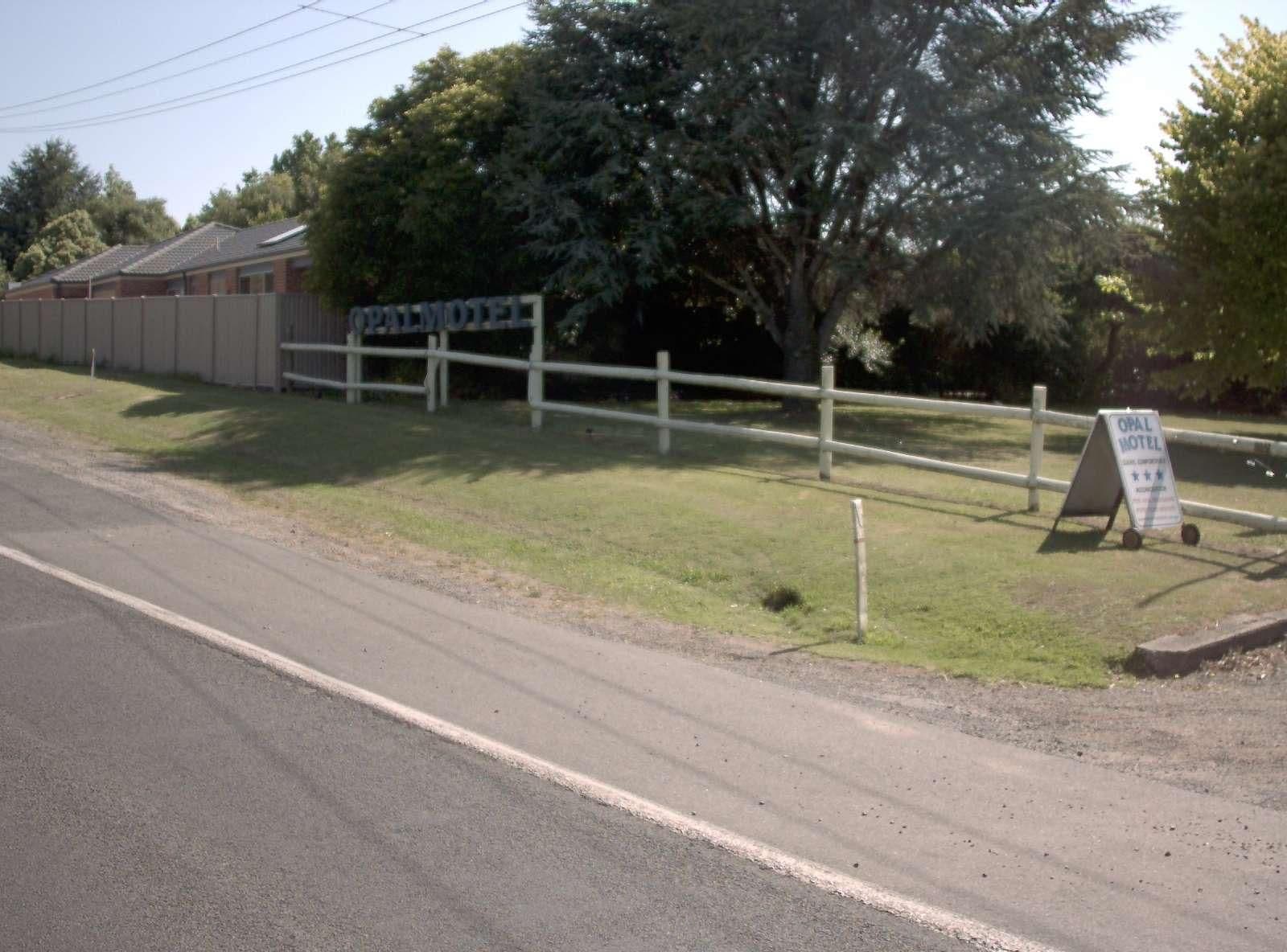 Street view near Opal Motel, Leongatha — © vicroads (CC BY-SA · Mapillary)