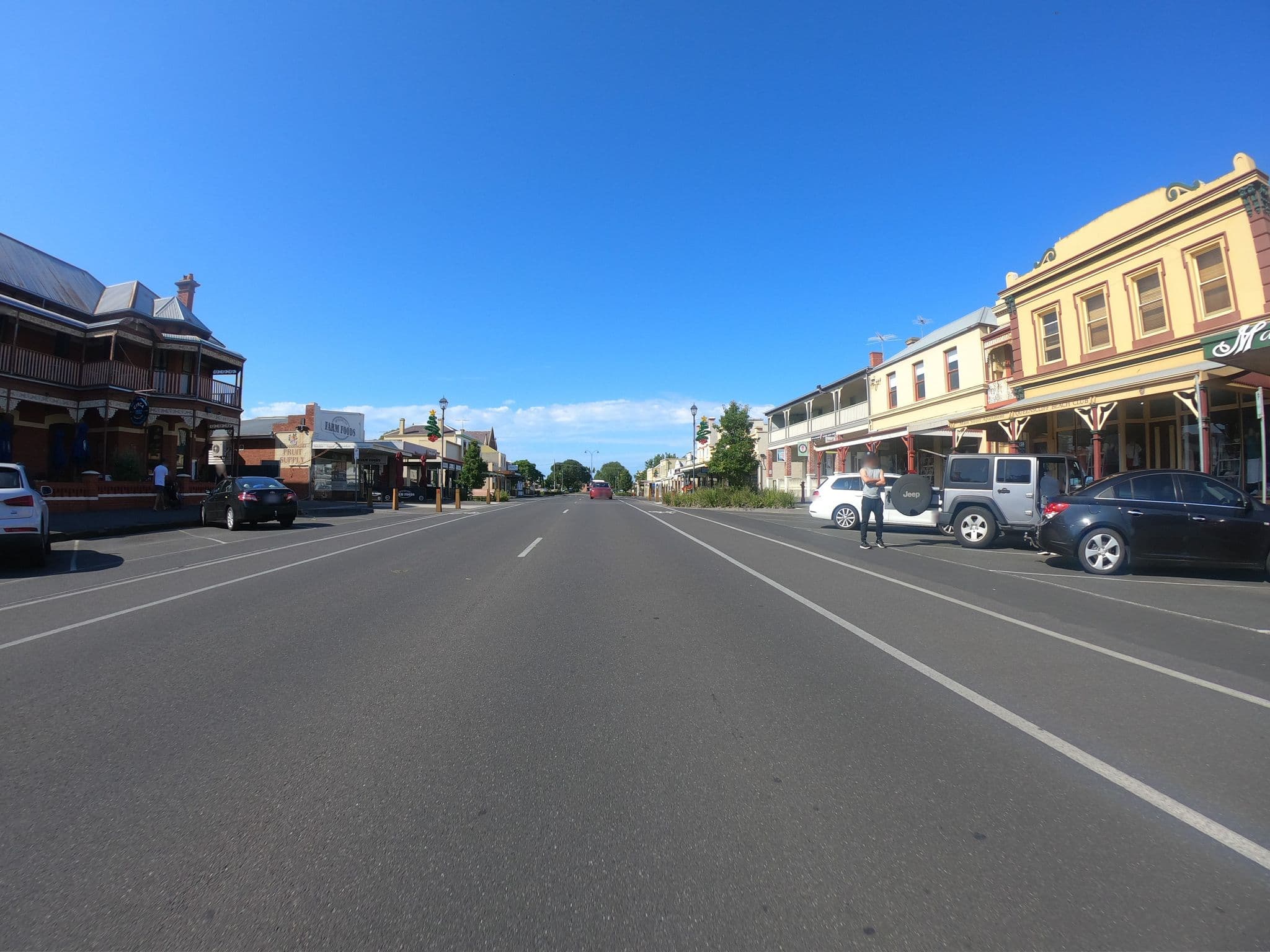 Street view near Queenscliff Inn, Point Lonsdale — © eneerhut (CC BY-SA · Mapillary)