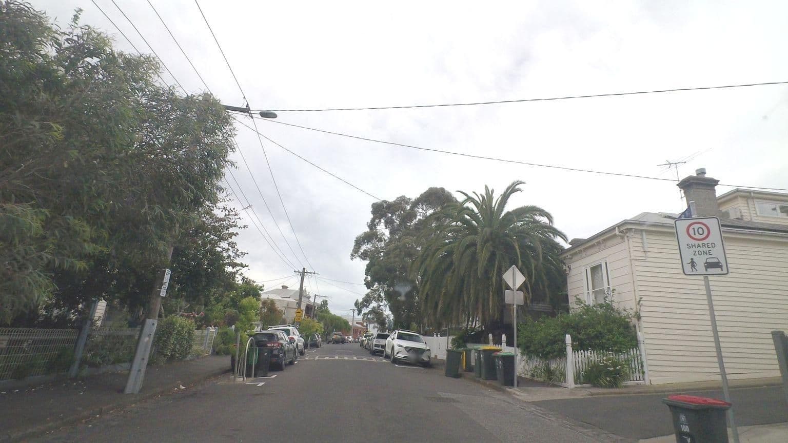 Street view near Kensington B&B, Flemington — © mander (CC BY-SA · Mapillary)