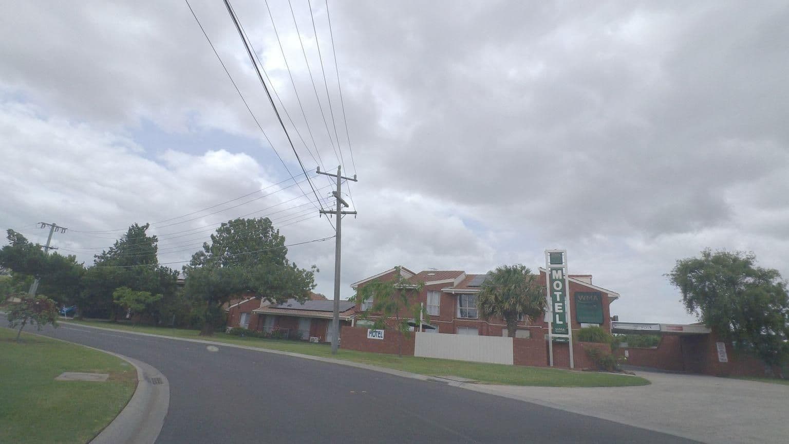 Street view near Comfort Inn, Werribee — © mander (CC BY-SA · Mapillary)