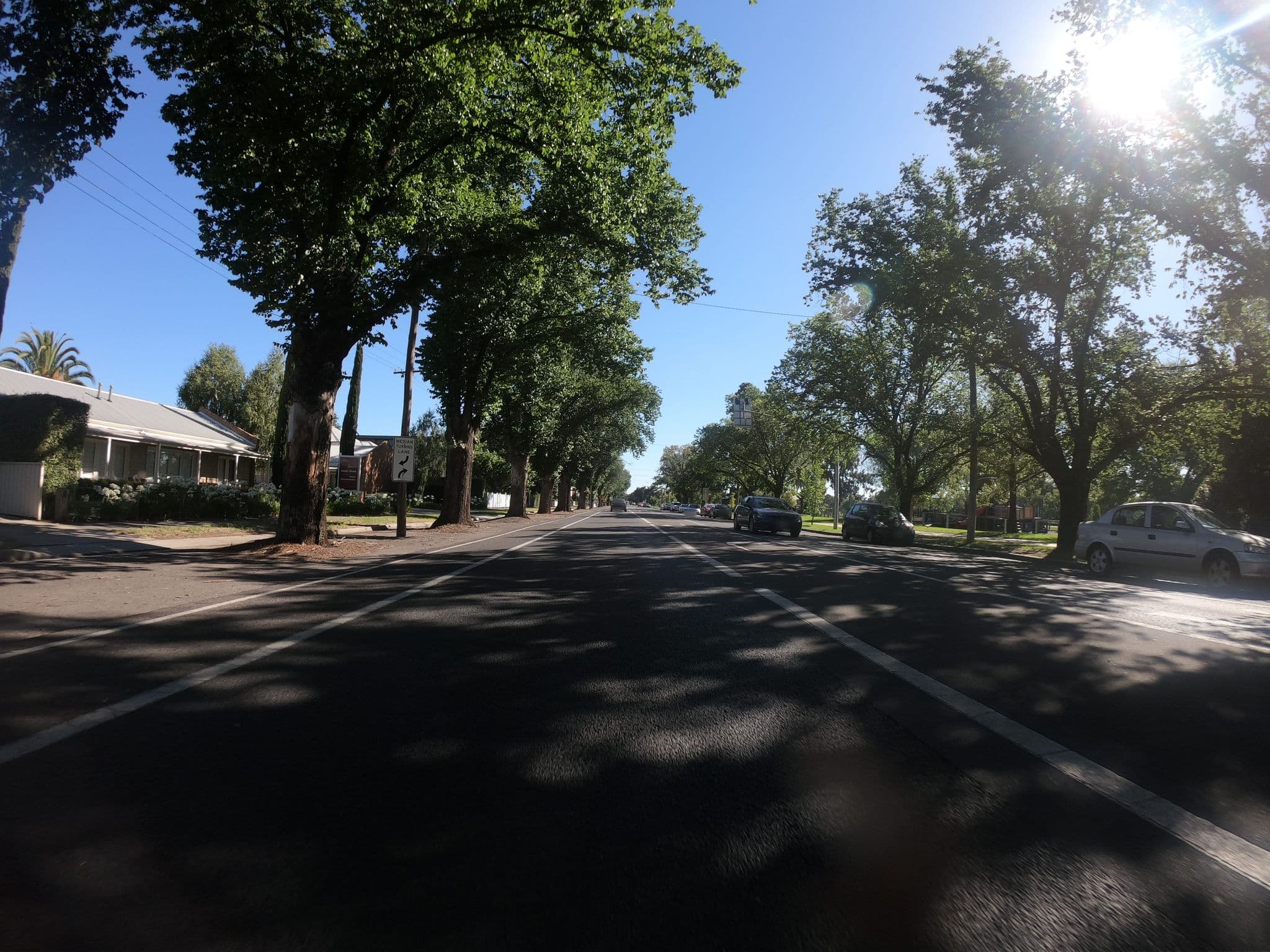 Street view near Anchorage By The Lake, North Bendigo — © eneerhut (CC BY-SA · Mapillary)