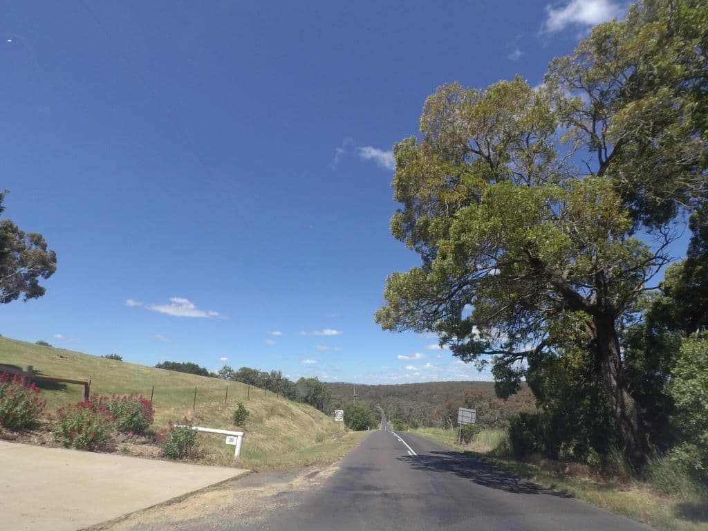 Street view near Rostrevor Cottage, Kyneton — © mander (CC BY-SA · Mapillary)