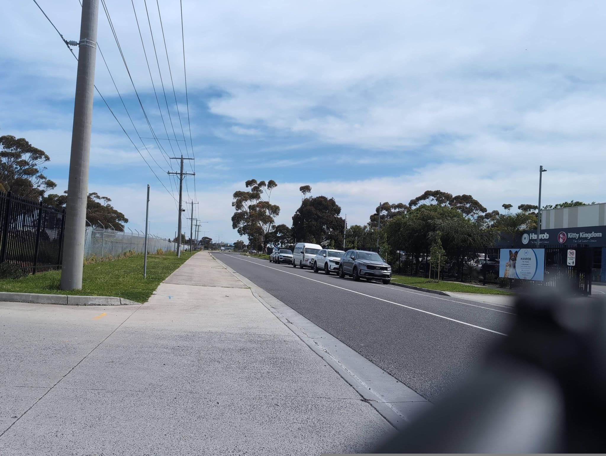 Street view near Hanrob The Dog Lovers Choice, Gladstone Park — © bugster (CC BY-SA · Mapillary)