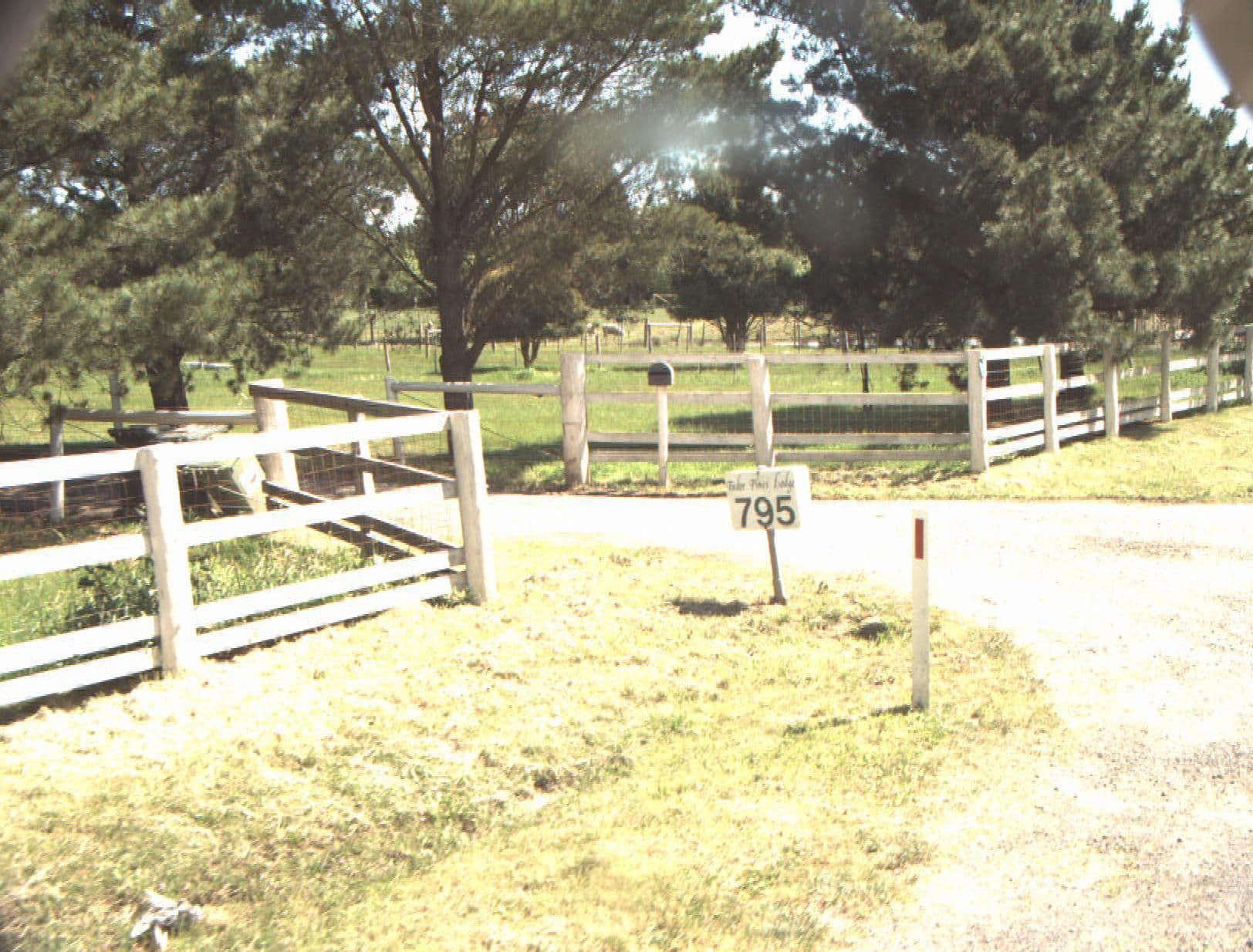 Street view near Tudor Pines Lodge, Sunbury — © vicroads (CC BY-SA · Mapillary)