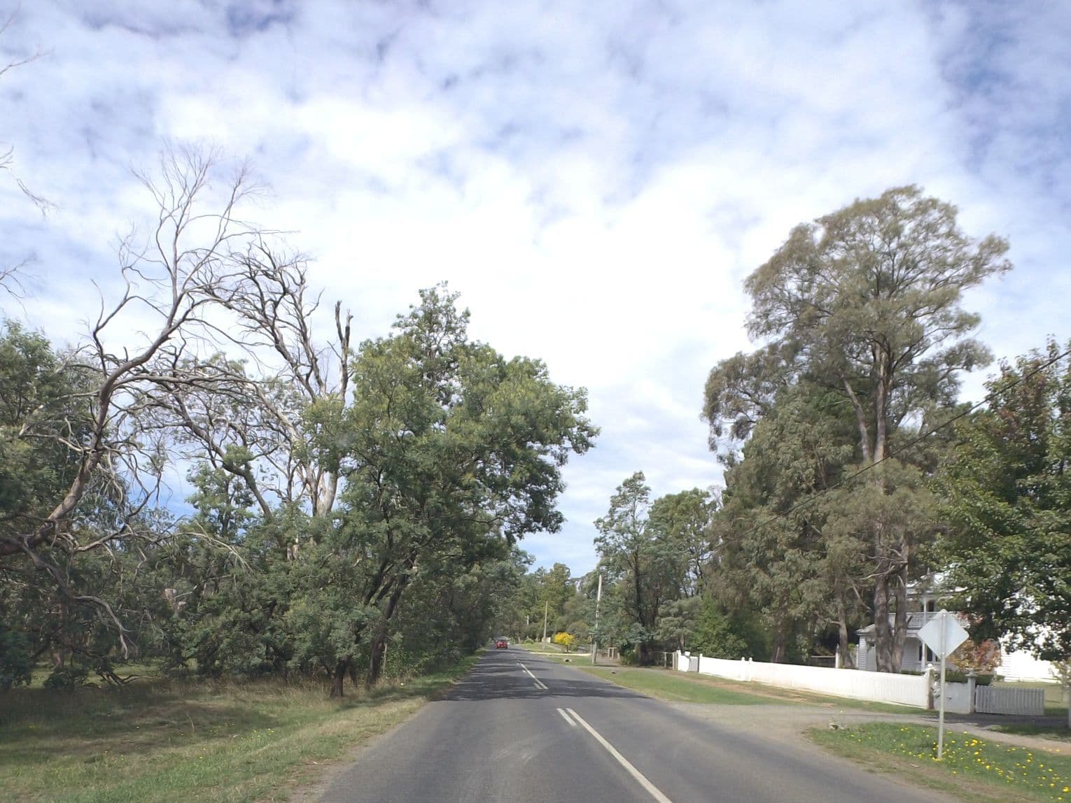 Street view near Northfield Boutique Apartments, Woodend — © mander (CC BY-SA · Mapillary)