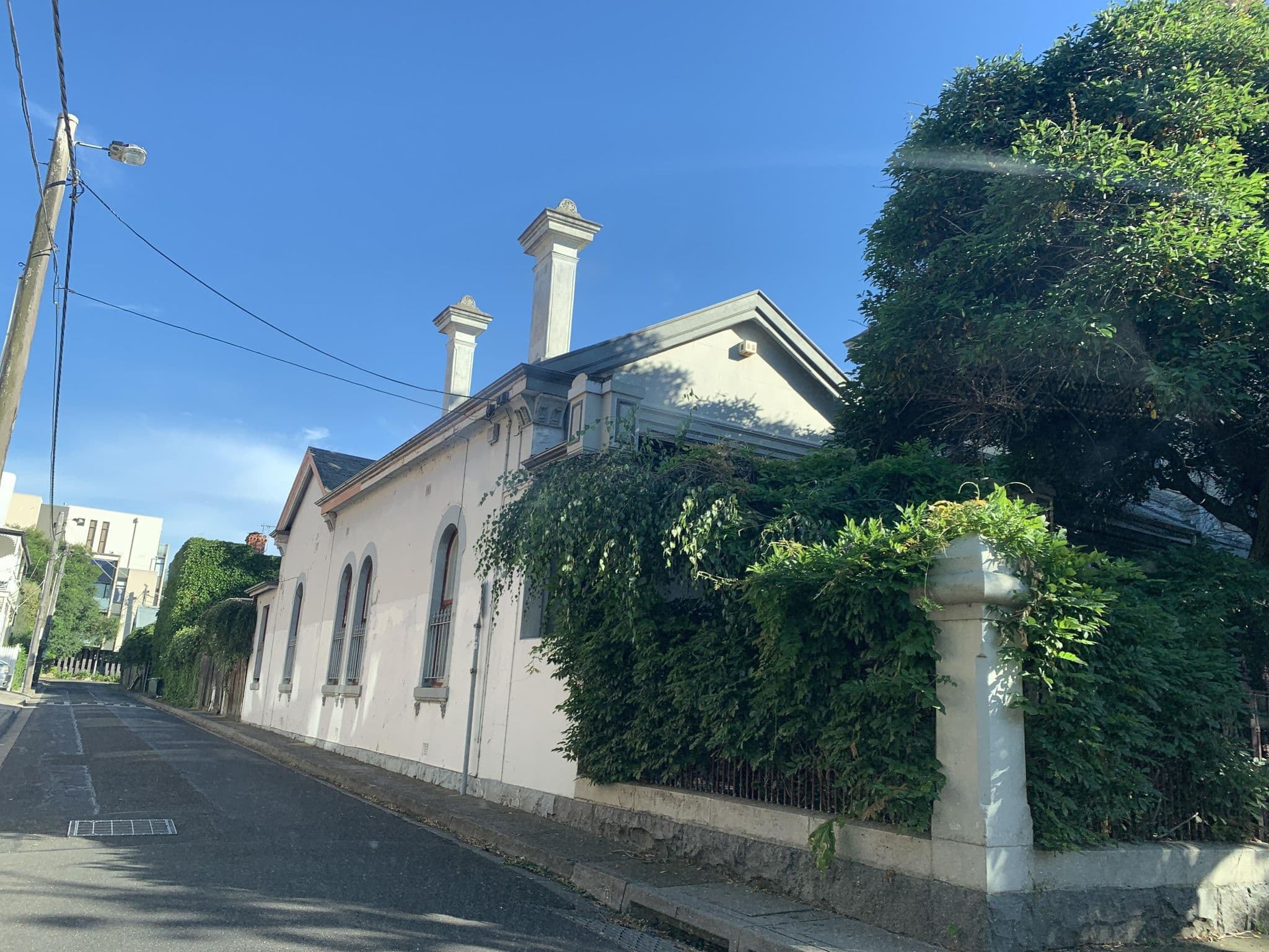 Street view near Frenchy's, Saint Kilda — © diacritic (CC BY-SA · Mapillary)