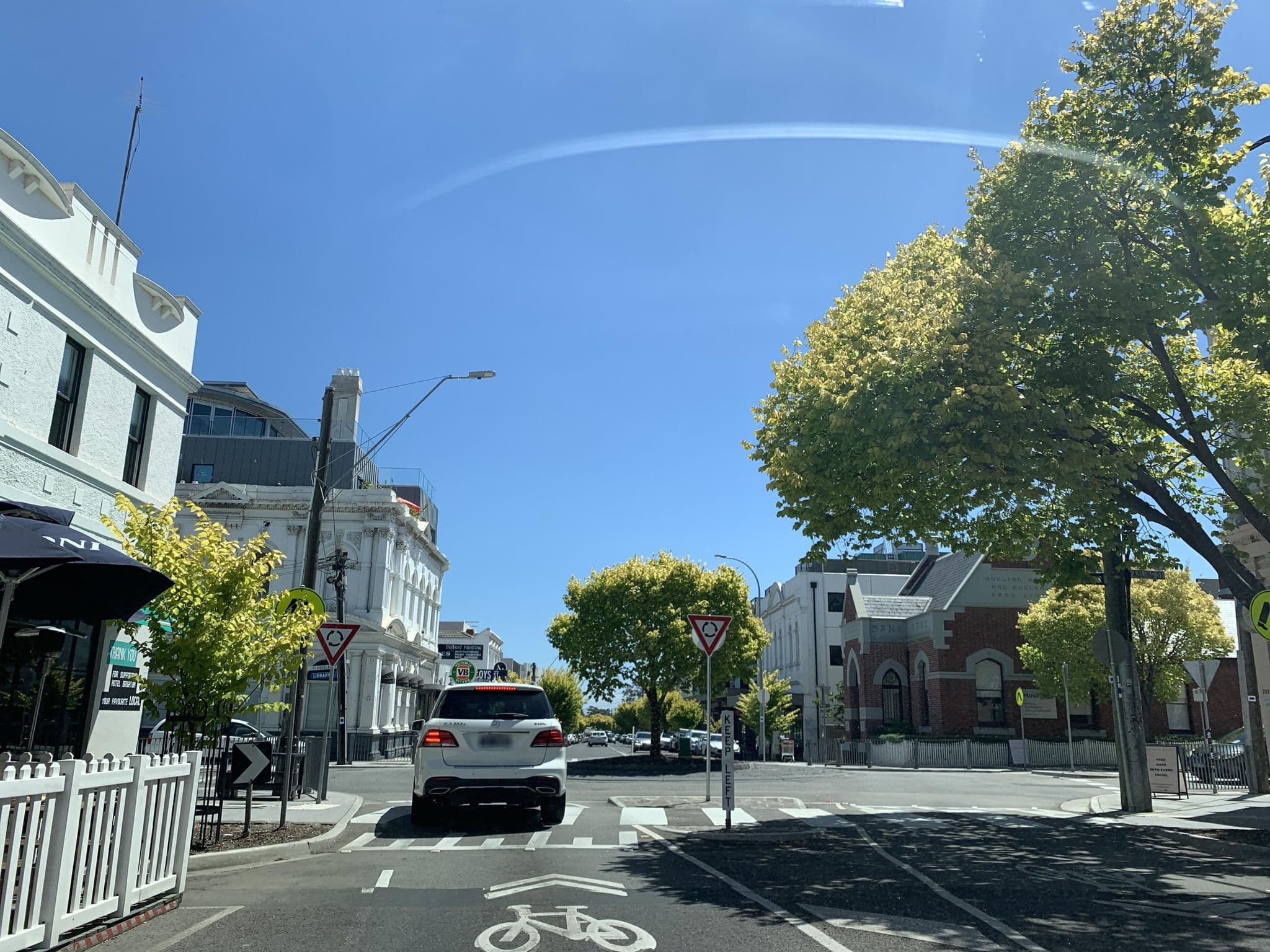 Street view near Mitzi's Hotel, Brighton — © diacritic (CC BY-SA · Mapillary)