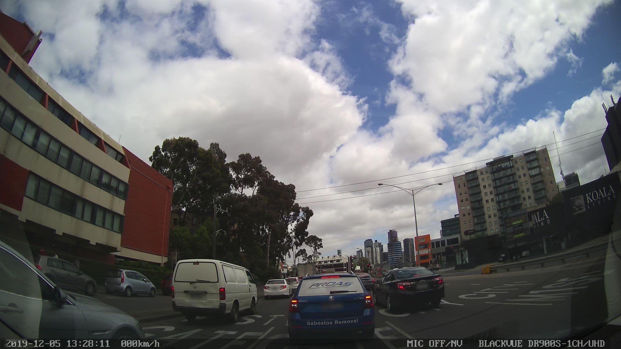 Street view near Best Western City Park Hotel, South Melbourne — © skillsy (CC BY-SA · Mapillary)